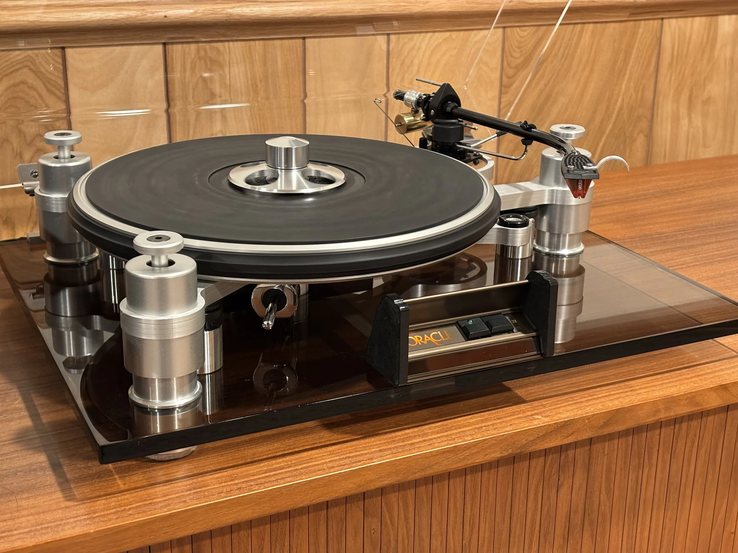 Oracle Delphi Turntable