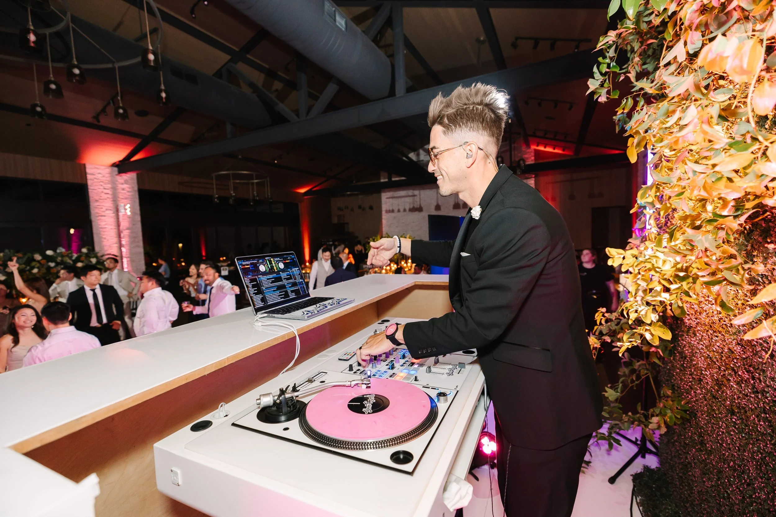 🎶 Building the Ultimate Wedding Playlist: Your Soundtrack to “I Do”