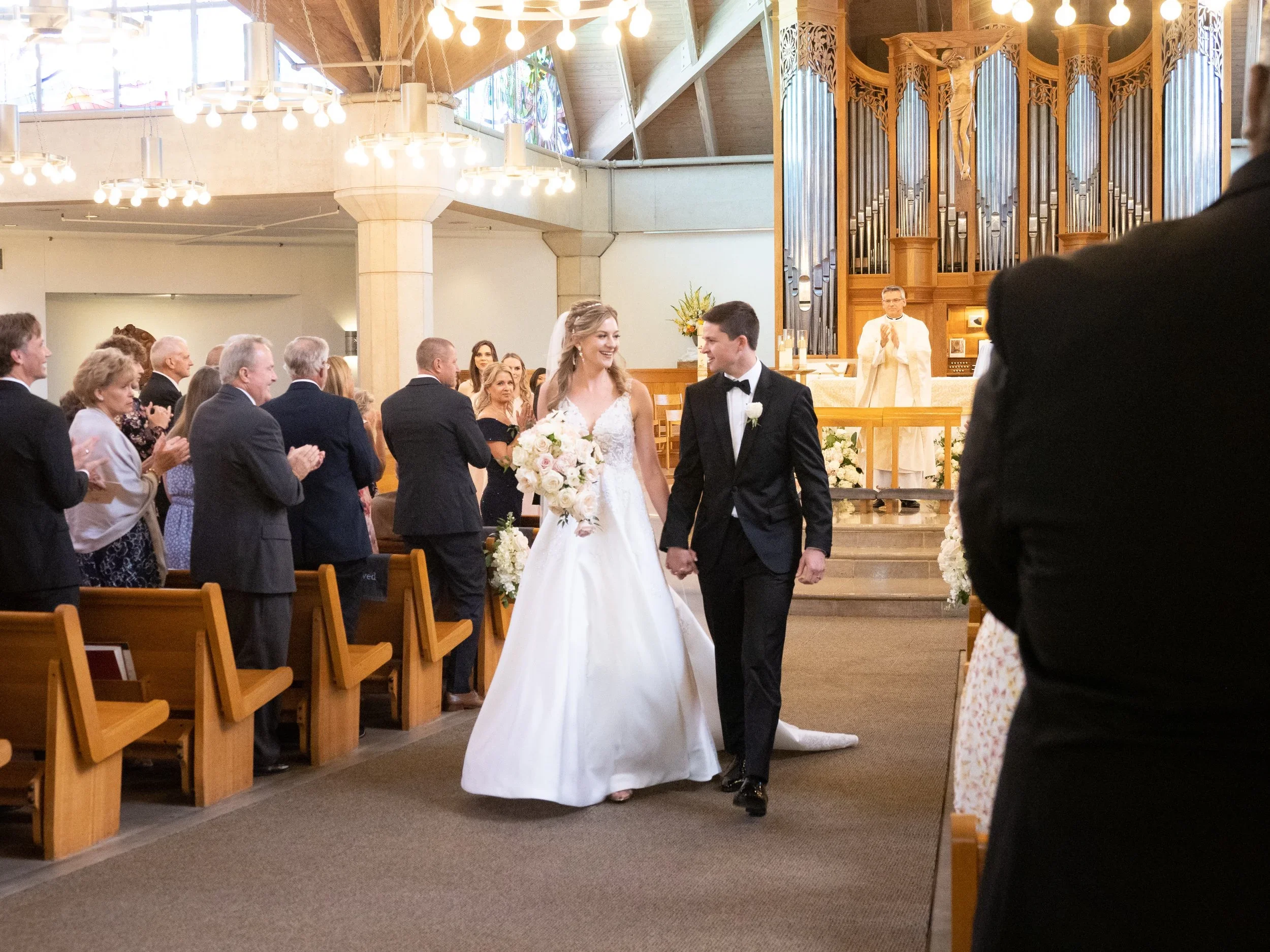Choosing the Right Wedding Officiant: What Are Your Options?