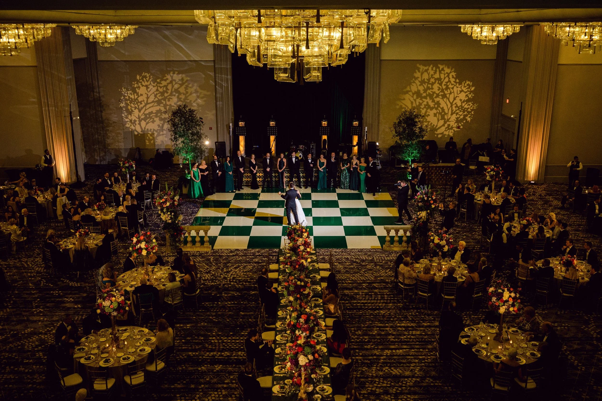 How to Make a Large Wedding Feel Intimate