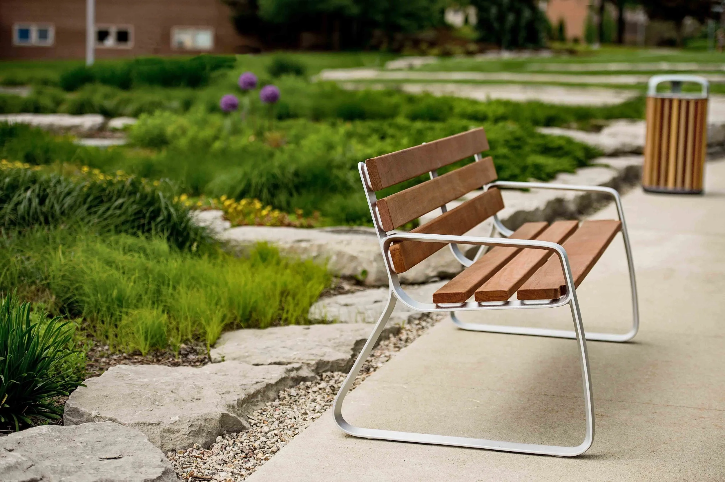 FGP_Bench-02_original.jpg
