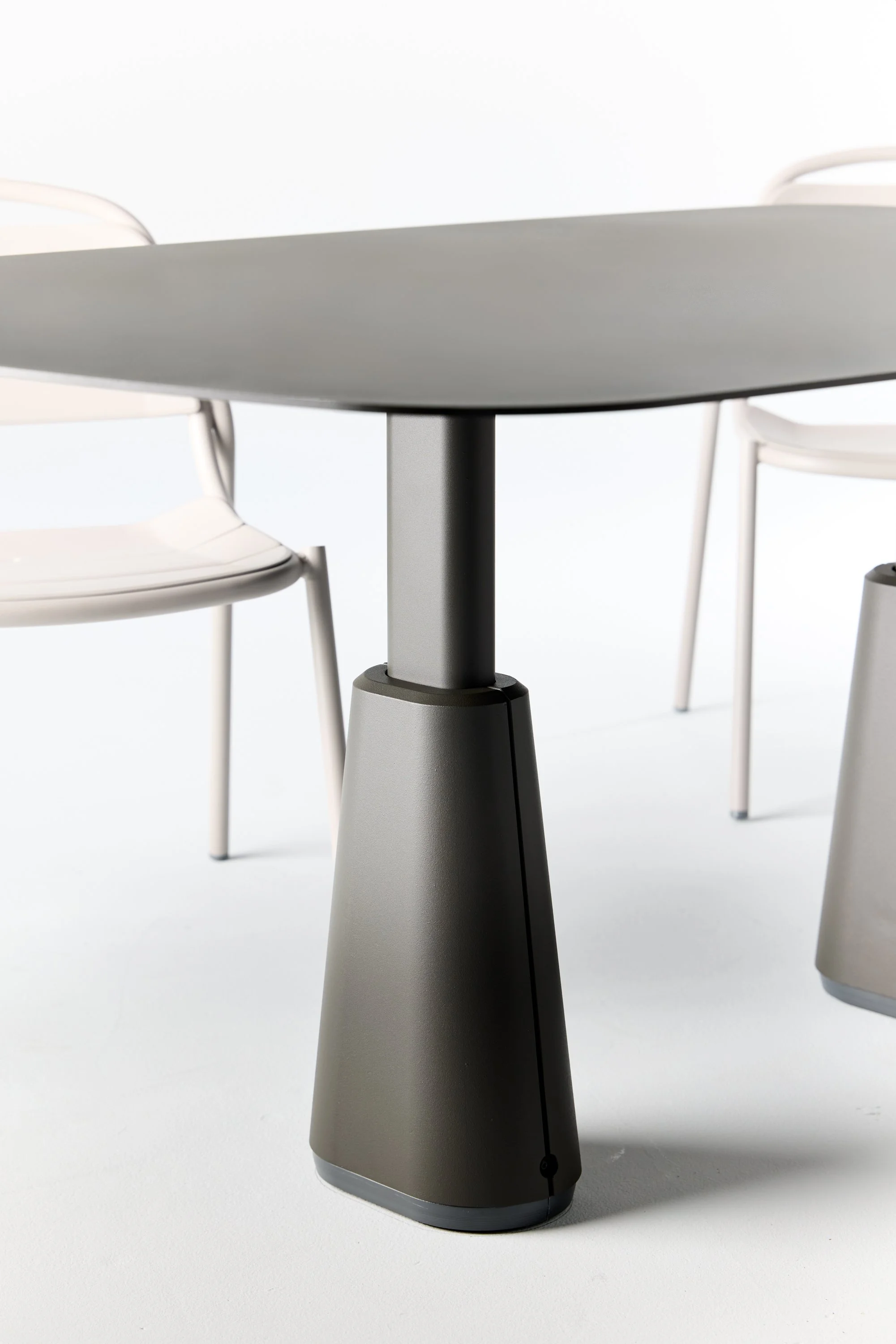 Contour Table & Chair