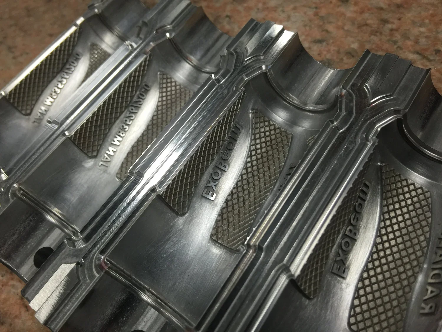 Polished, textured cavity