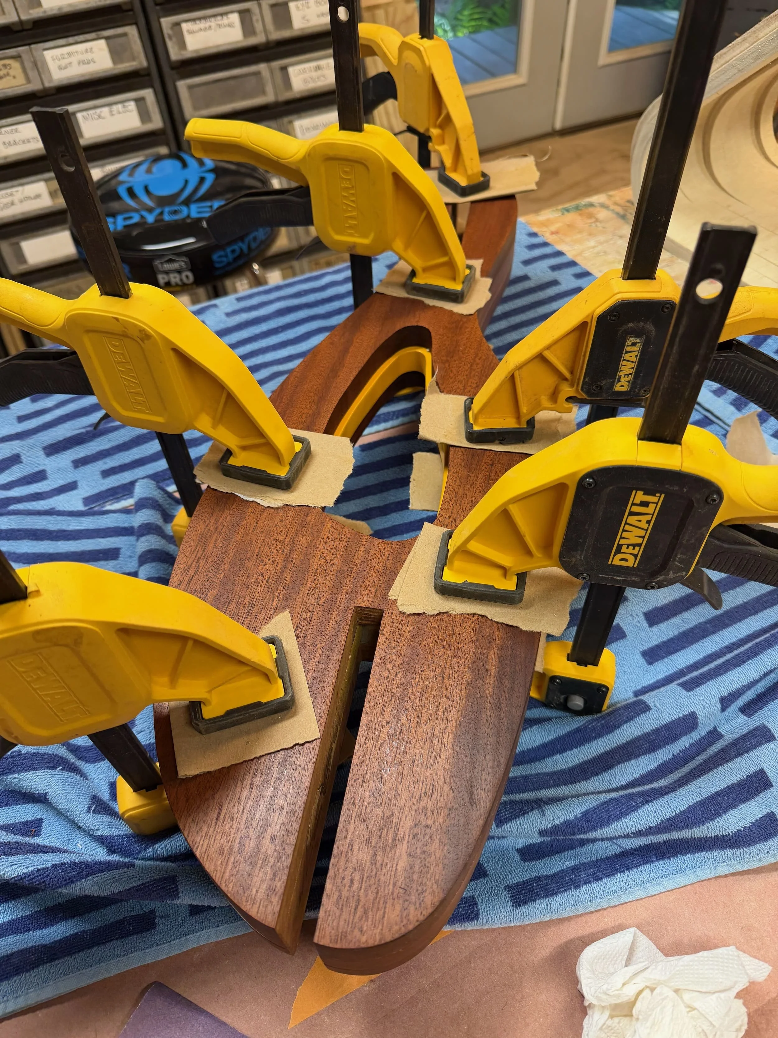 The keyhole glue-up