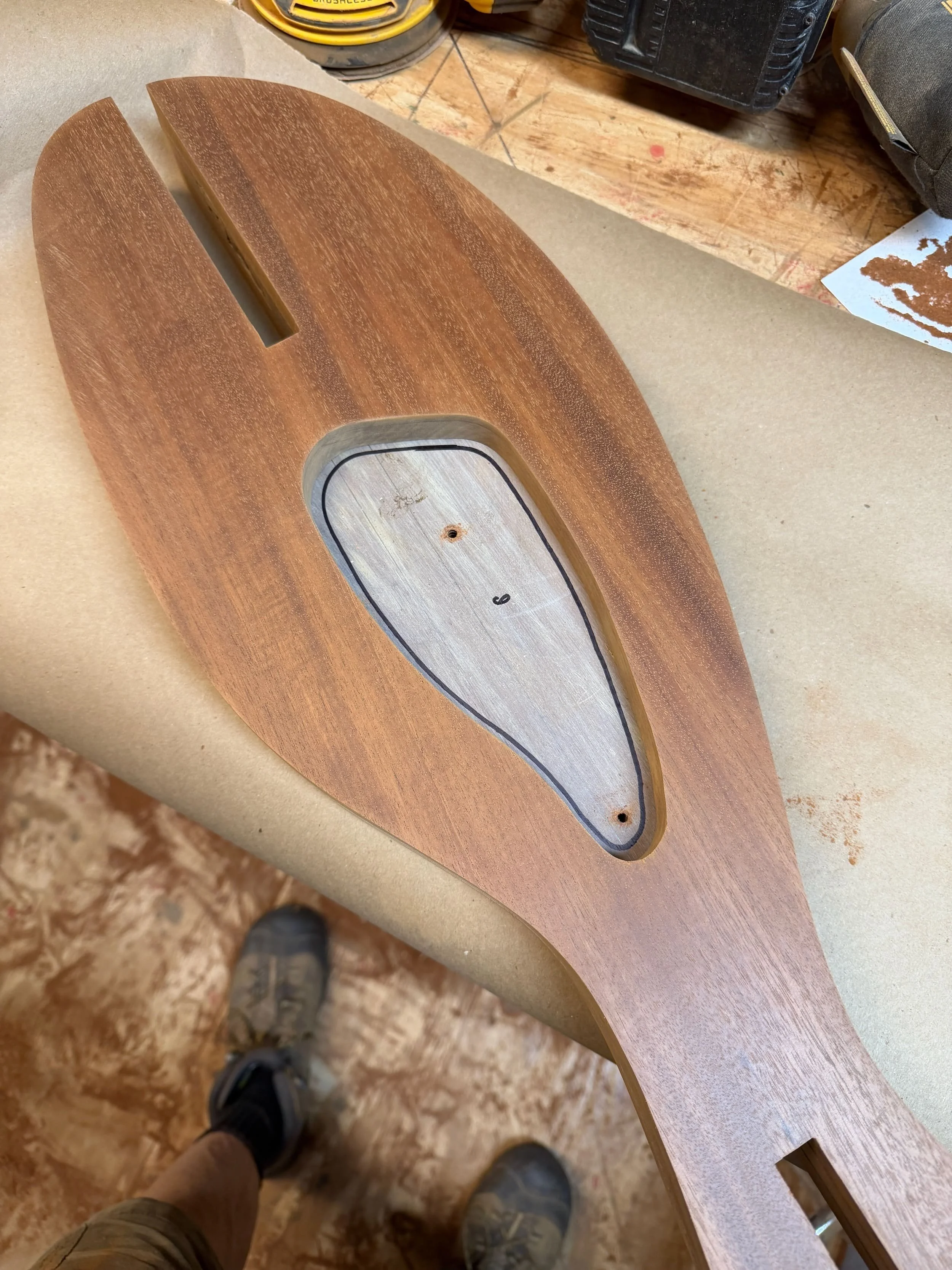 Cutting the center keyhole