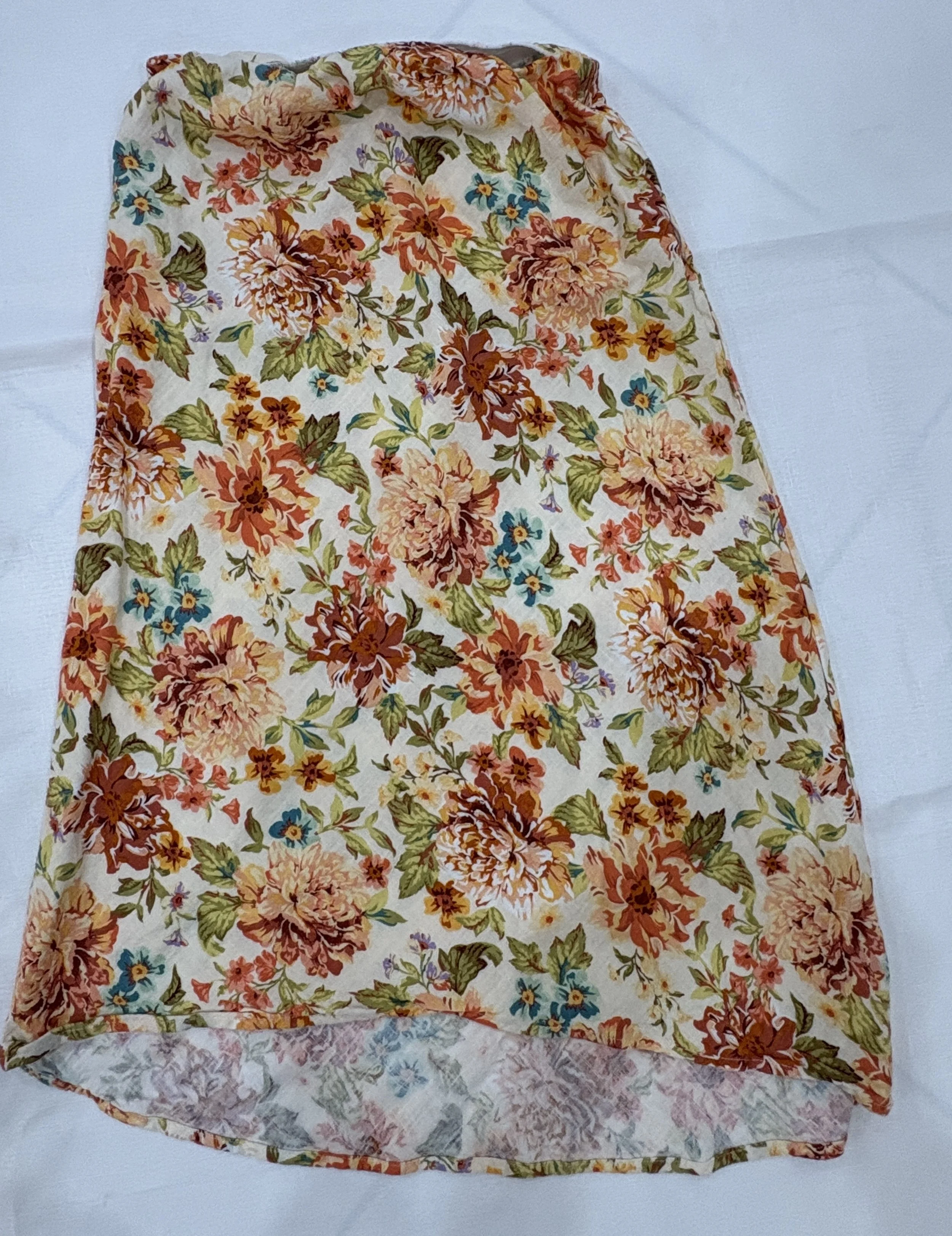 White Closet Skirt (LINEN BLEND 10)