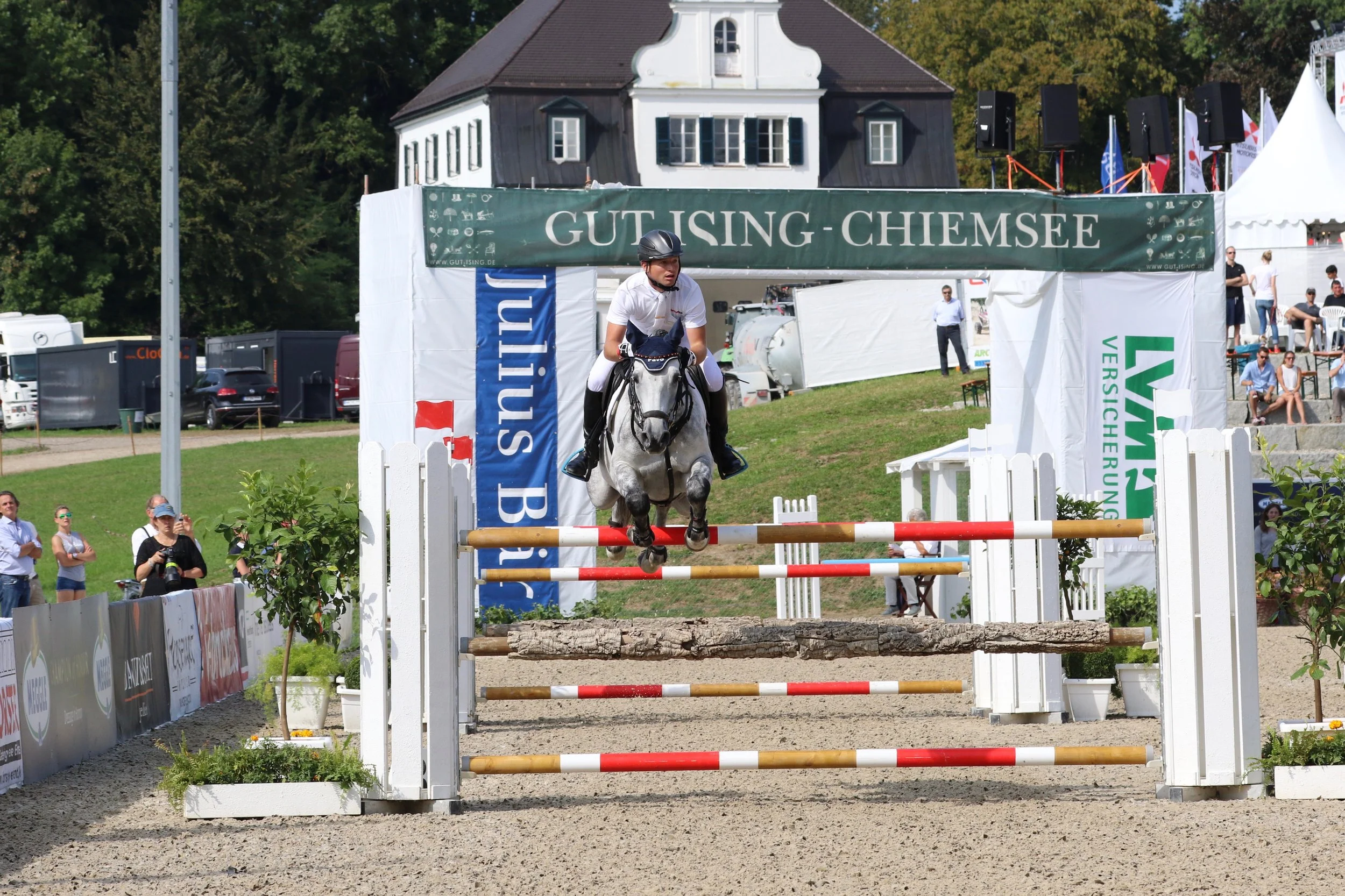 Michael Jung Springen 2016.jpg