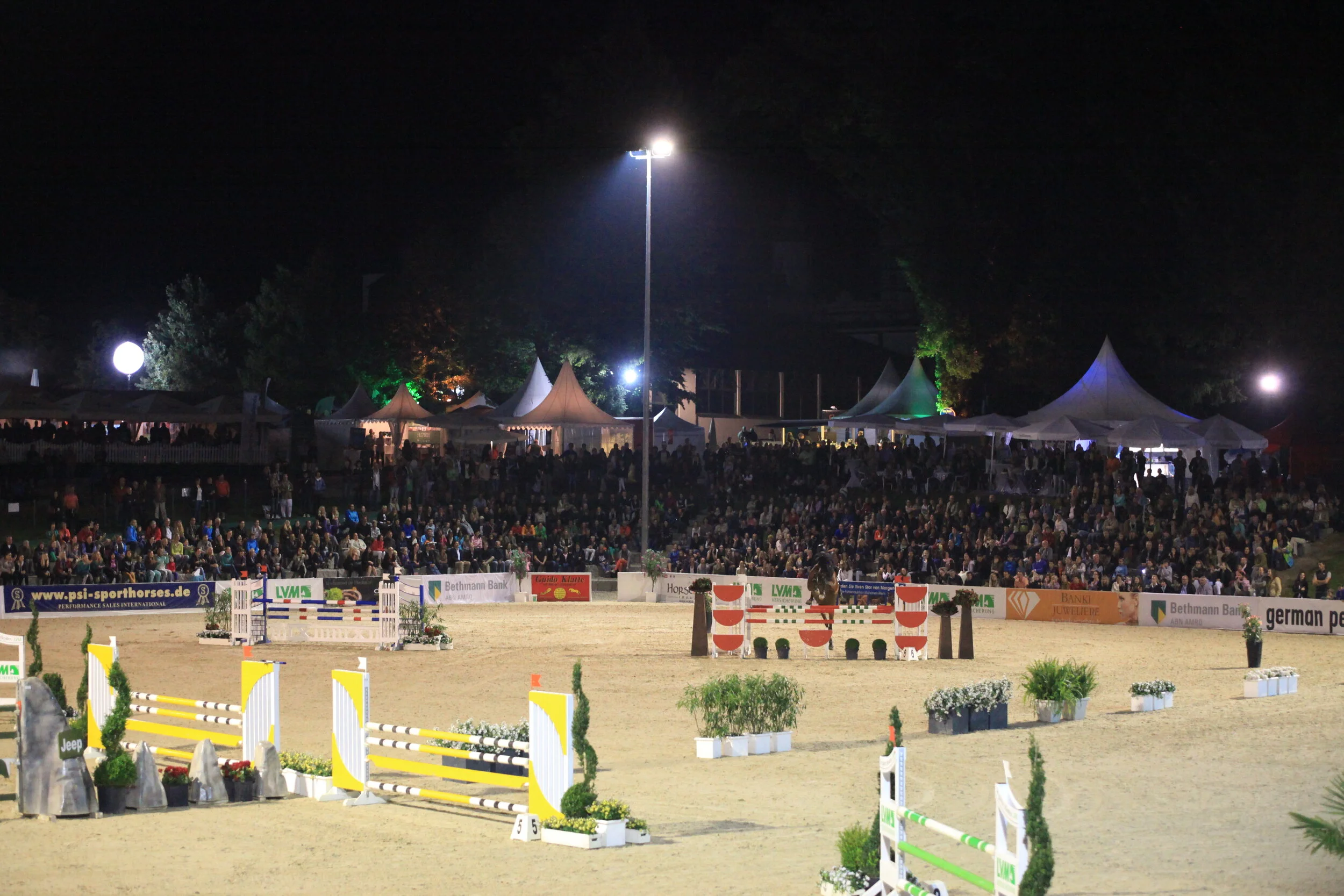 Springplatz Flutlicht 2014.JPG