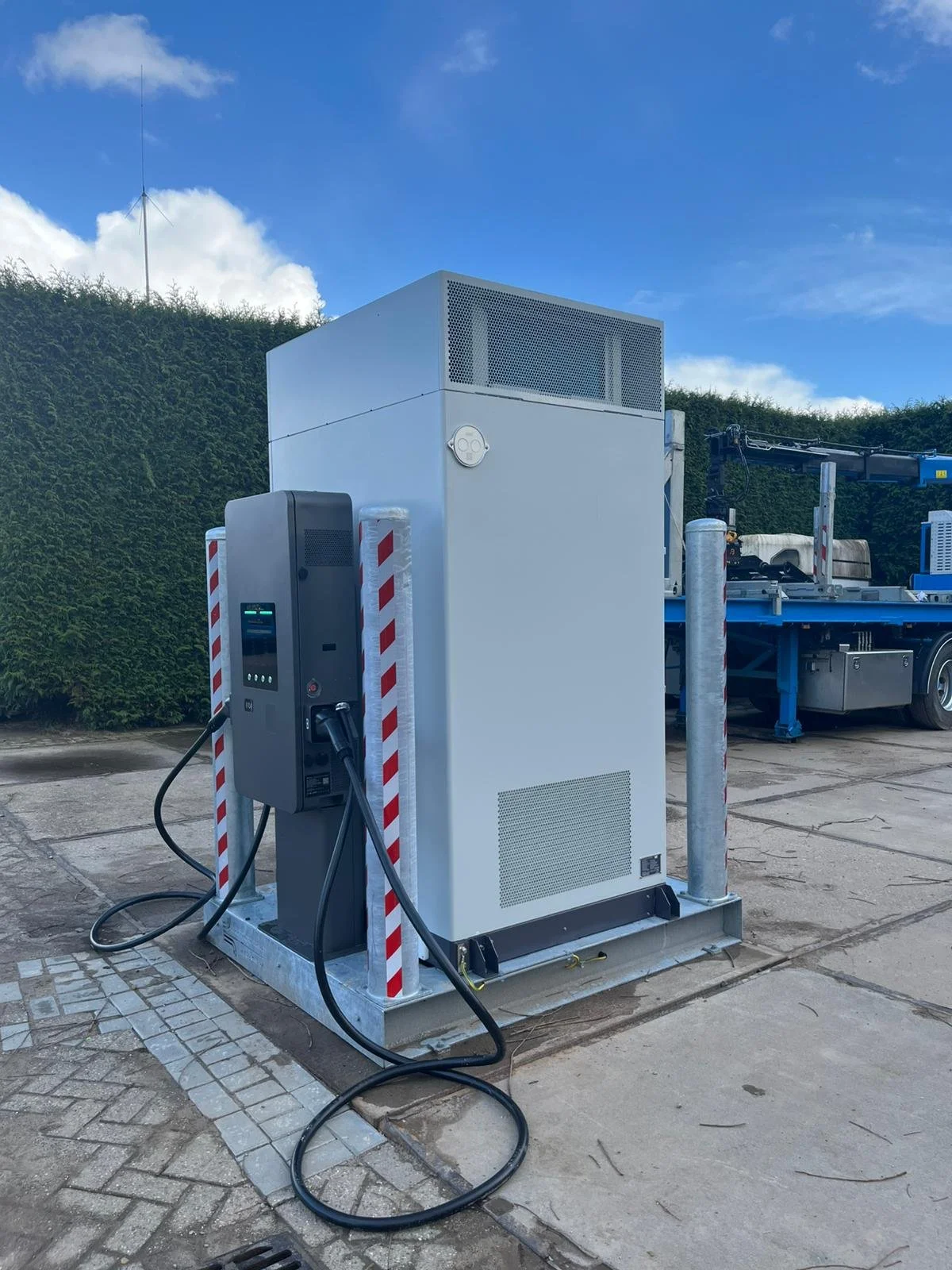 DC laadpaal 3x80A bij Derks Bemmel zonder netverzwaring via Floading geregeld