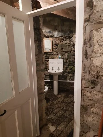 phoca_thumb_l_toiletoutside2.jpg