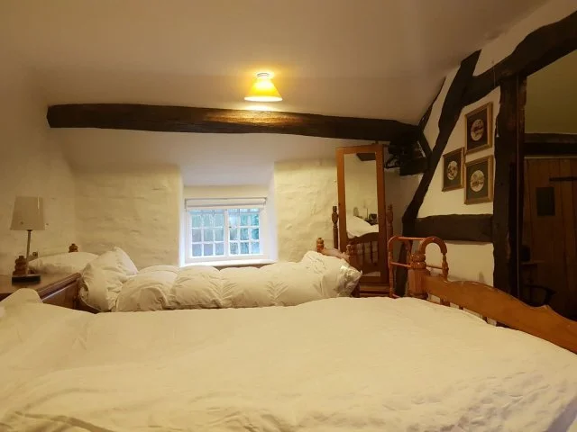 phoca_thumb_l_oldoakbedroom-view2.jpg