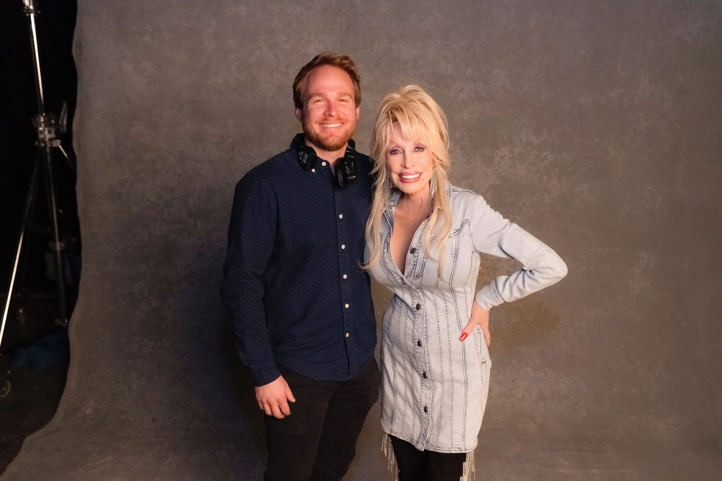 Tim Kloete working on set with Dolly Parton