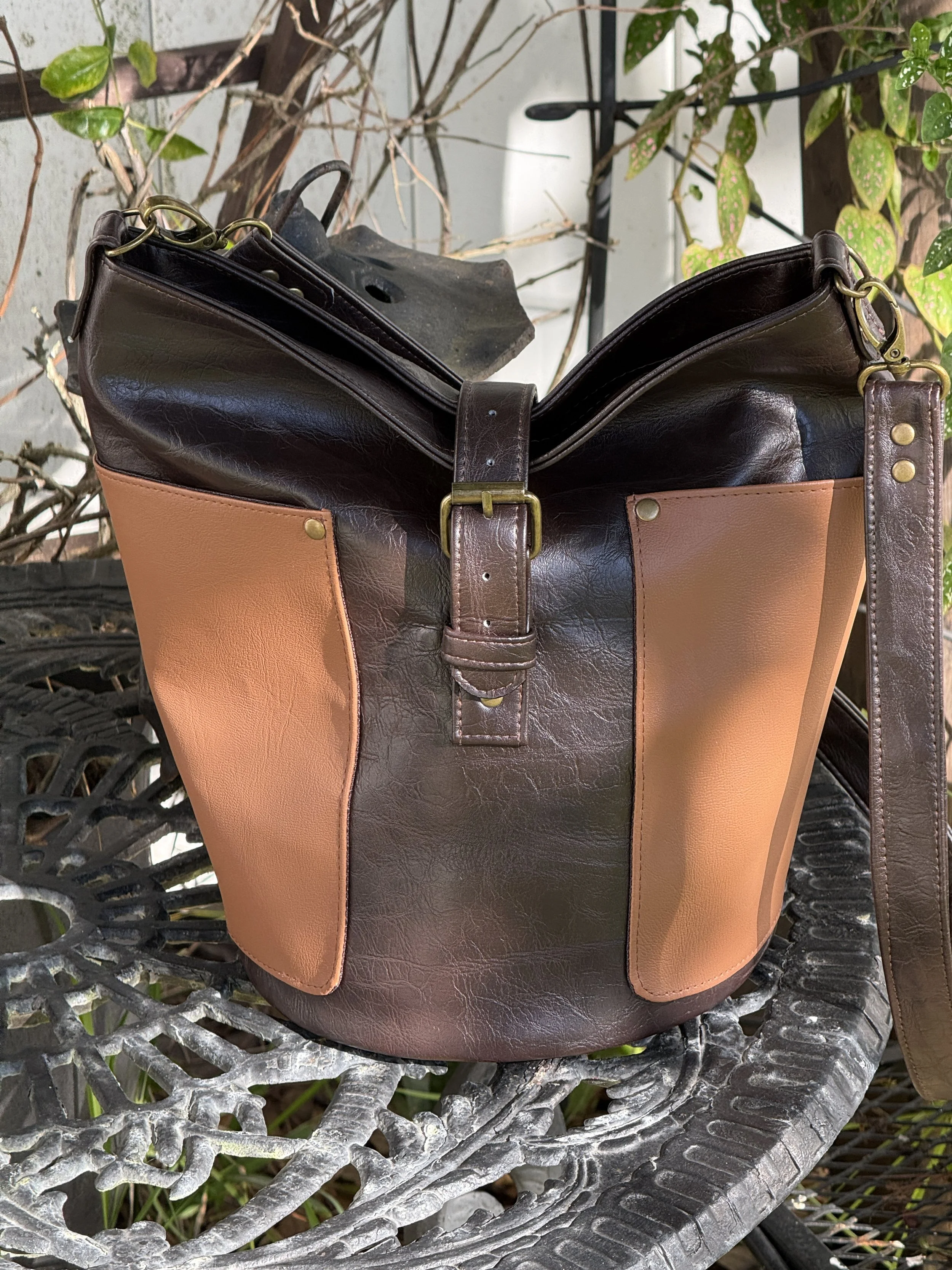 Oakley Bucket Bag - Browns