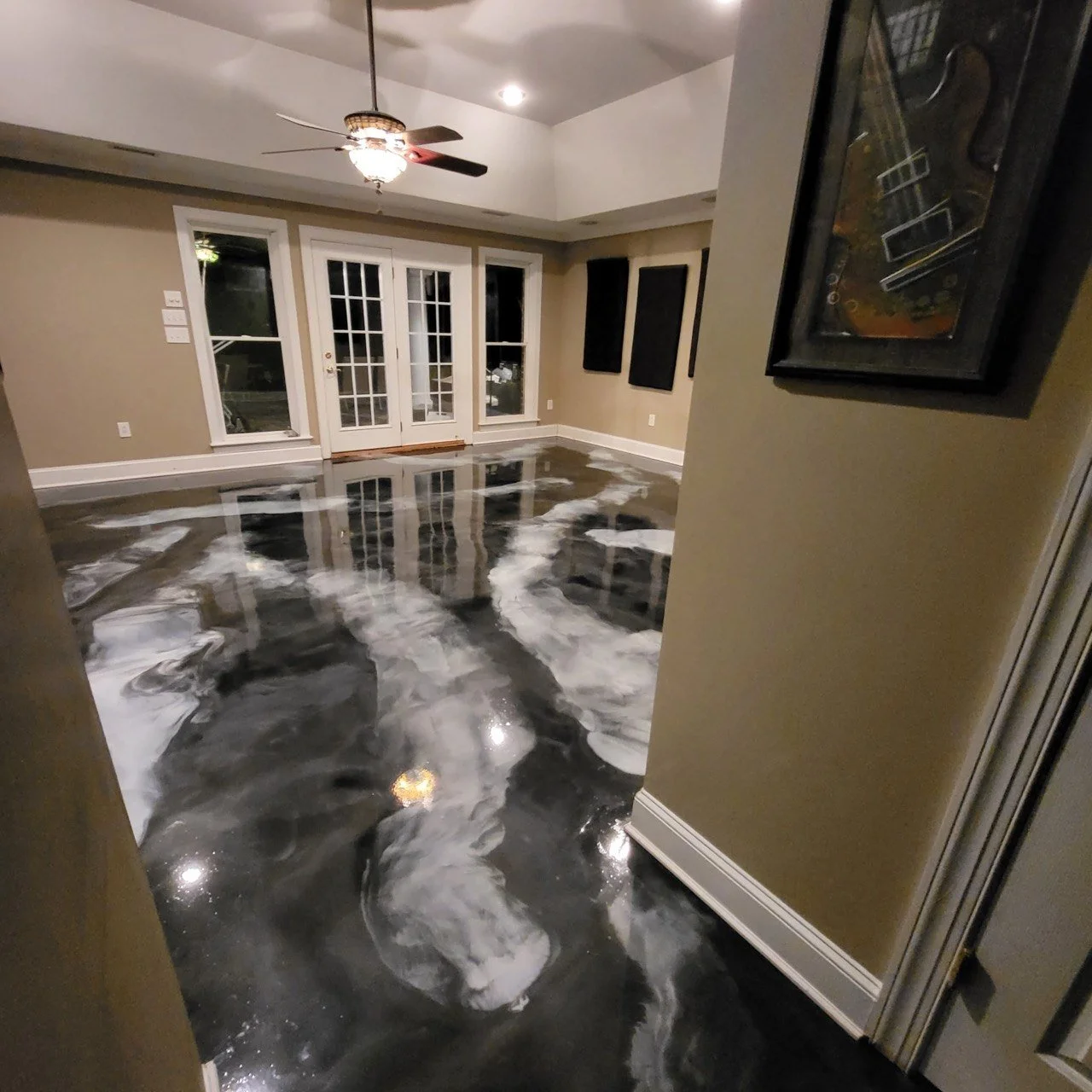 Living room with black and white marble epoxy floor