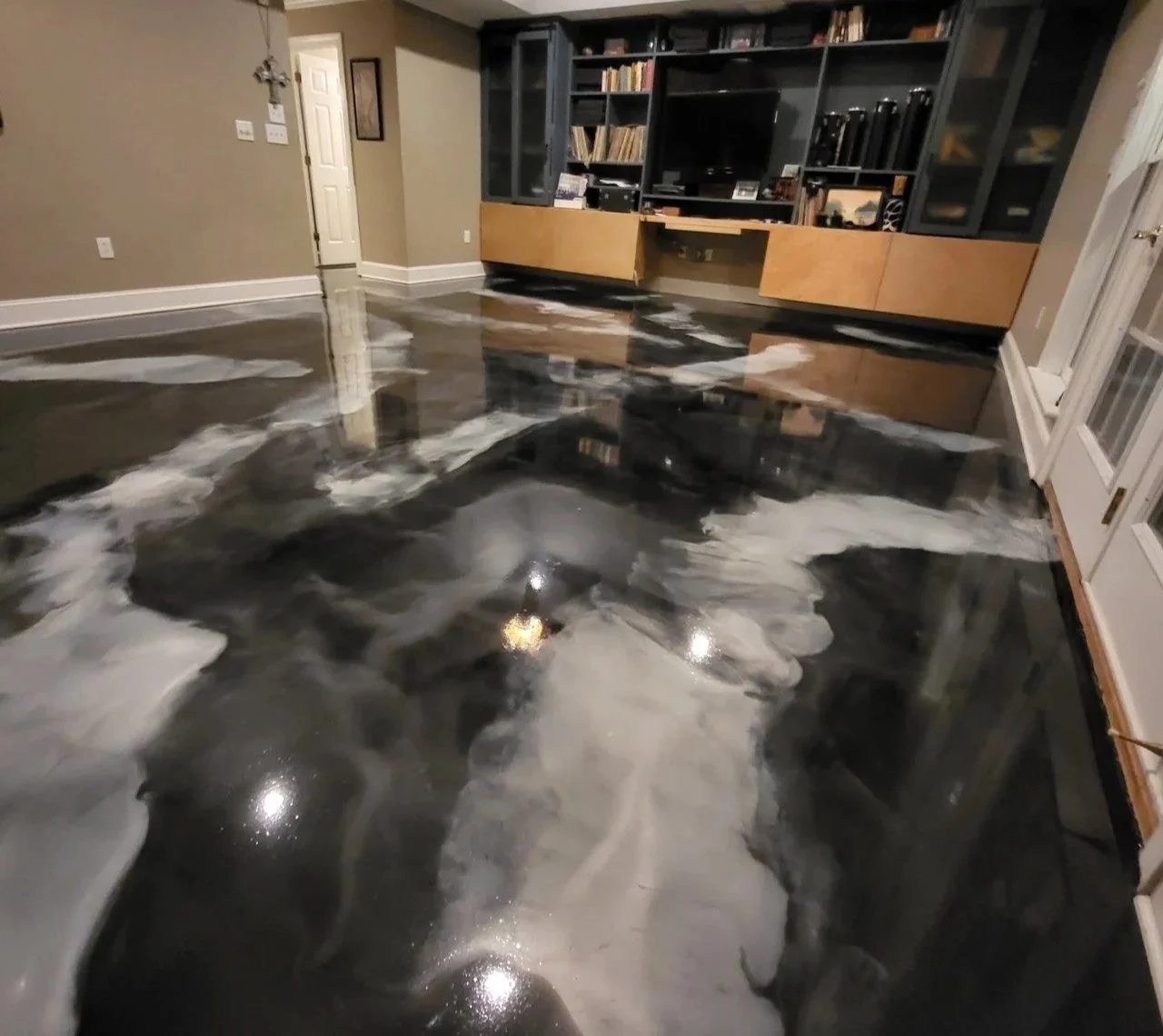 Interior of a room with a black and white metallic Floor