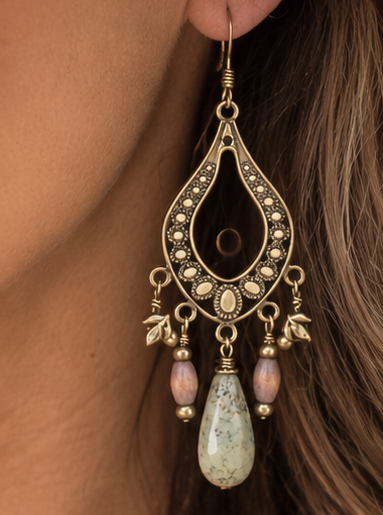 Green Chandlier Close Up2.png