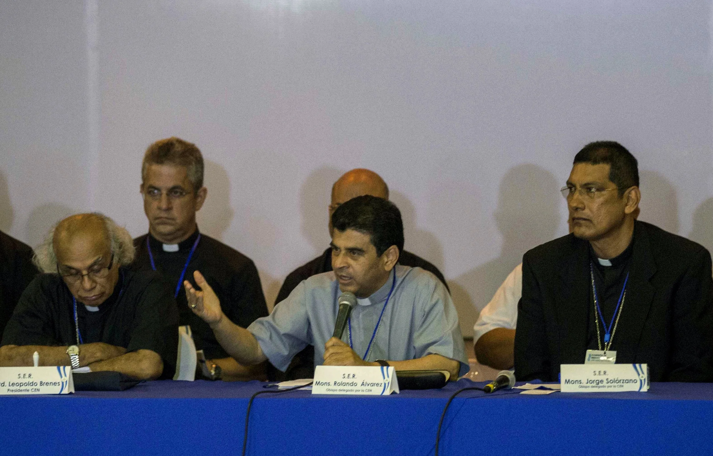 Nicaraguan bishops mediate negotiations