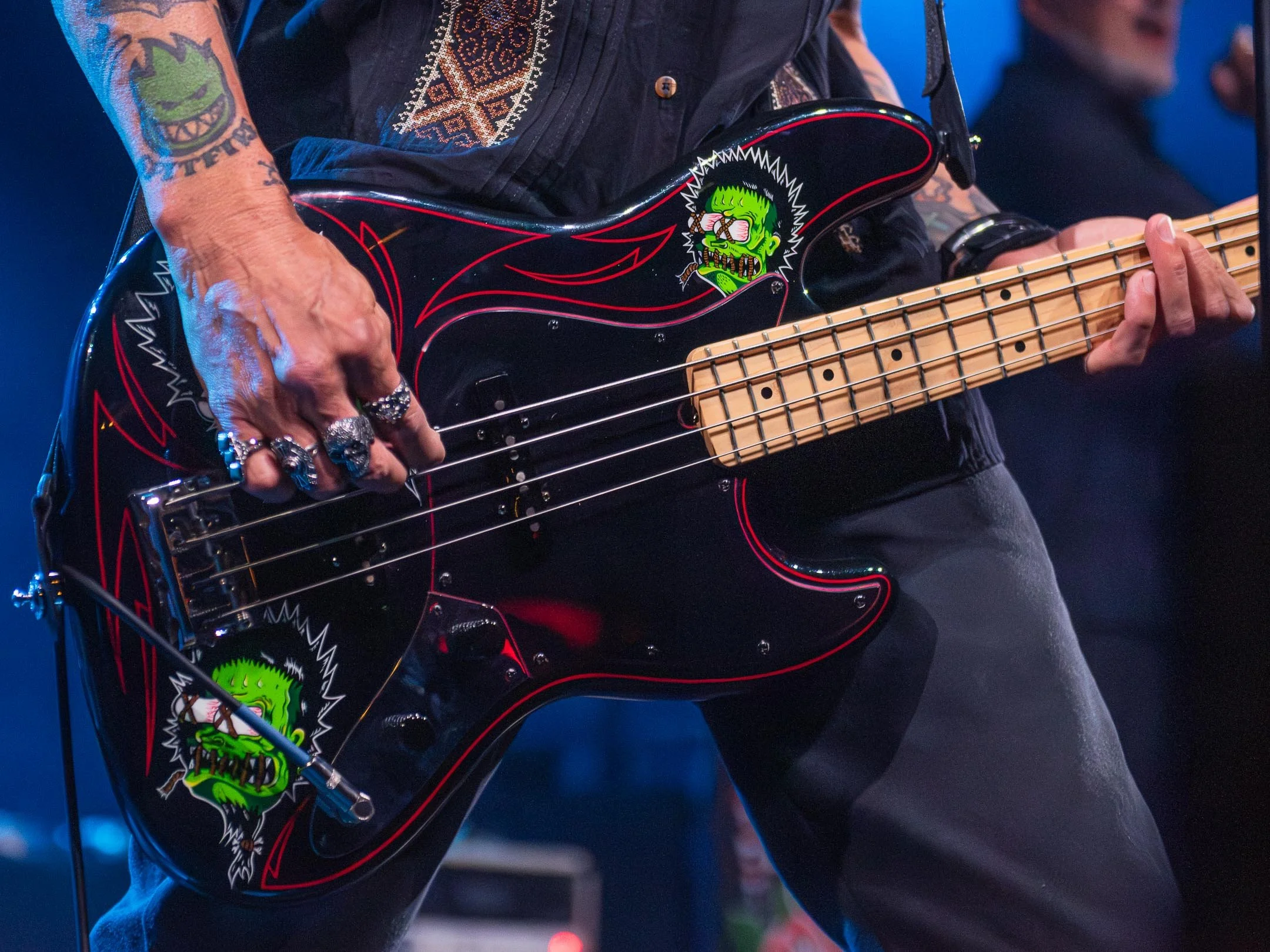 Voodoo-Glow-Skulls-08.jpg
