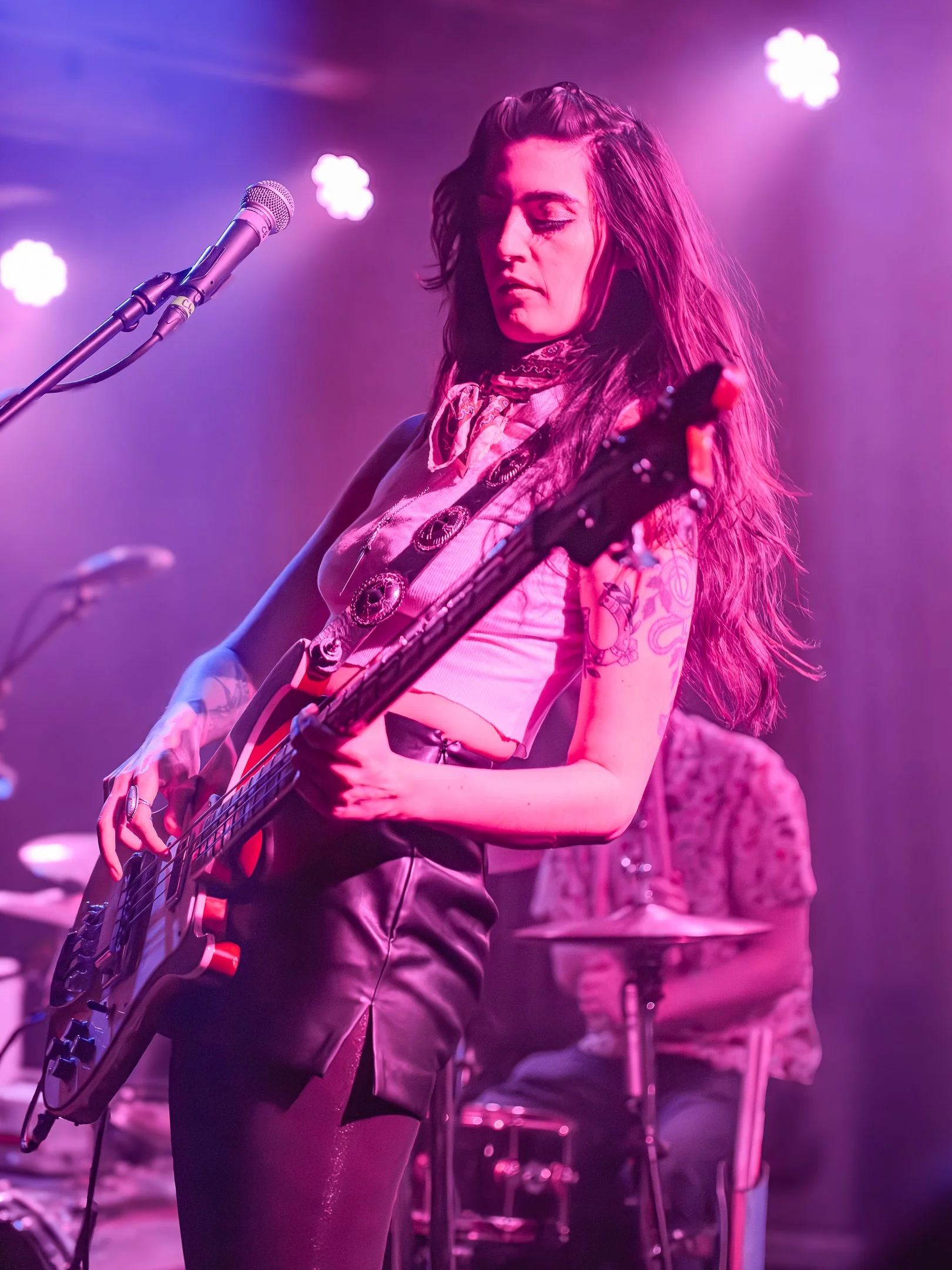 pink_fuzz_lulu_demitro_lean_back.jpg