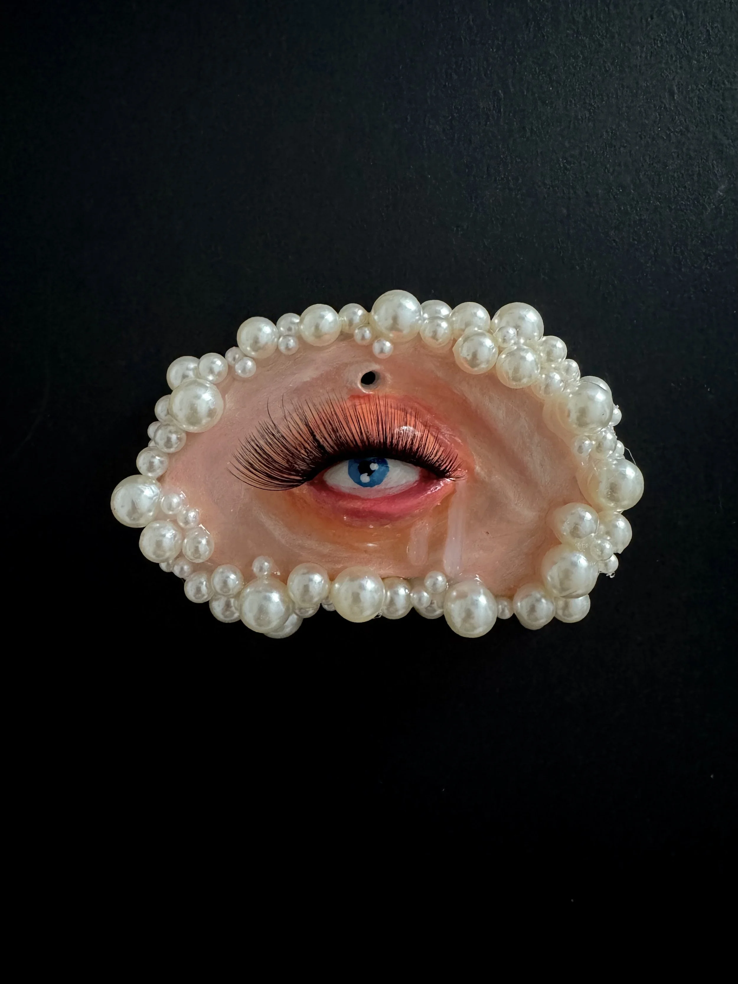 "Pearly Eye" · Wandskulptur · handgefertigt · ca. 10 x 6 cm · 55€ inkl. Versand