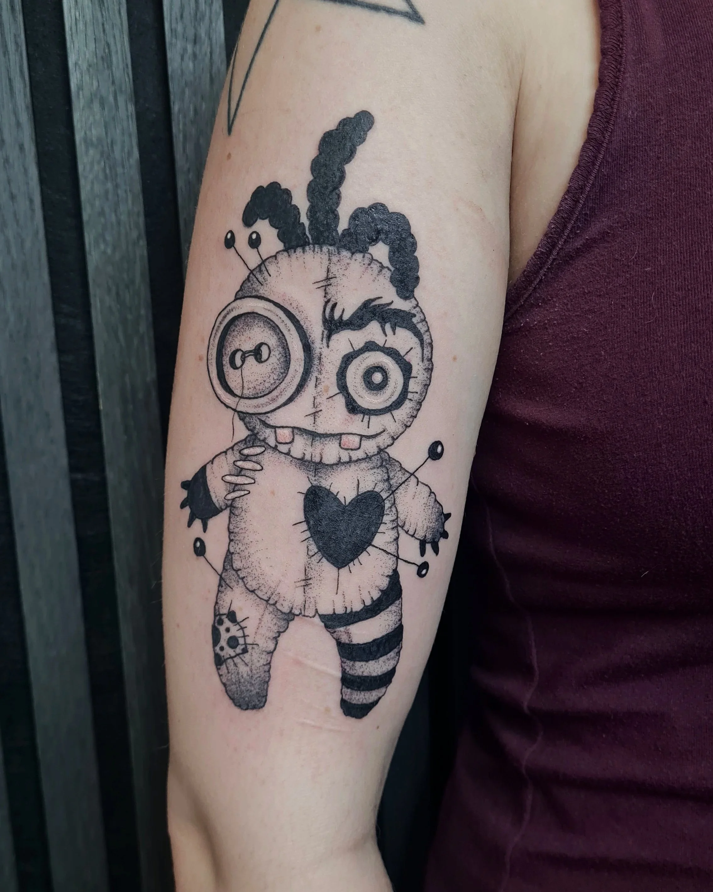 Voodoo Puppe · Cute Illustratives Blackwork Tattoo · The Art of Judy · Frankfurt am Main