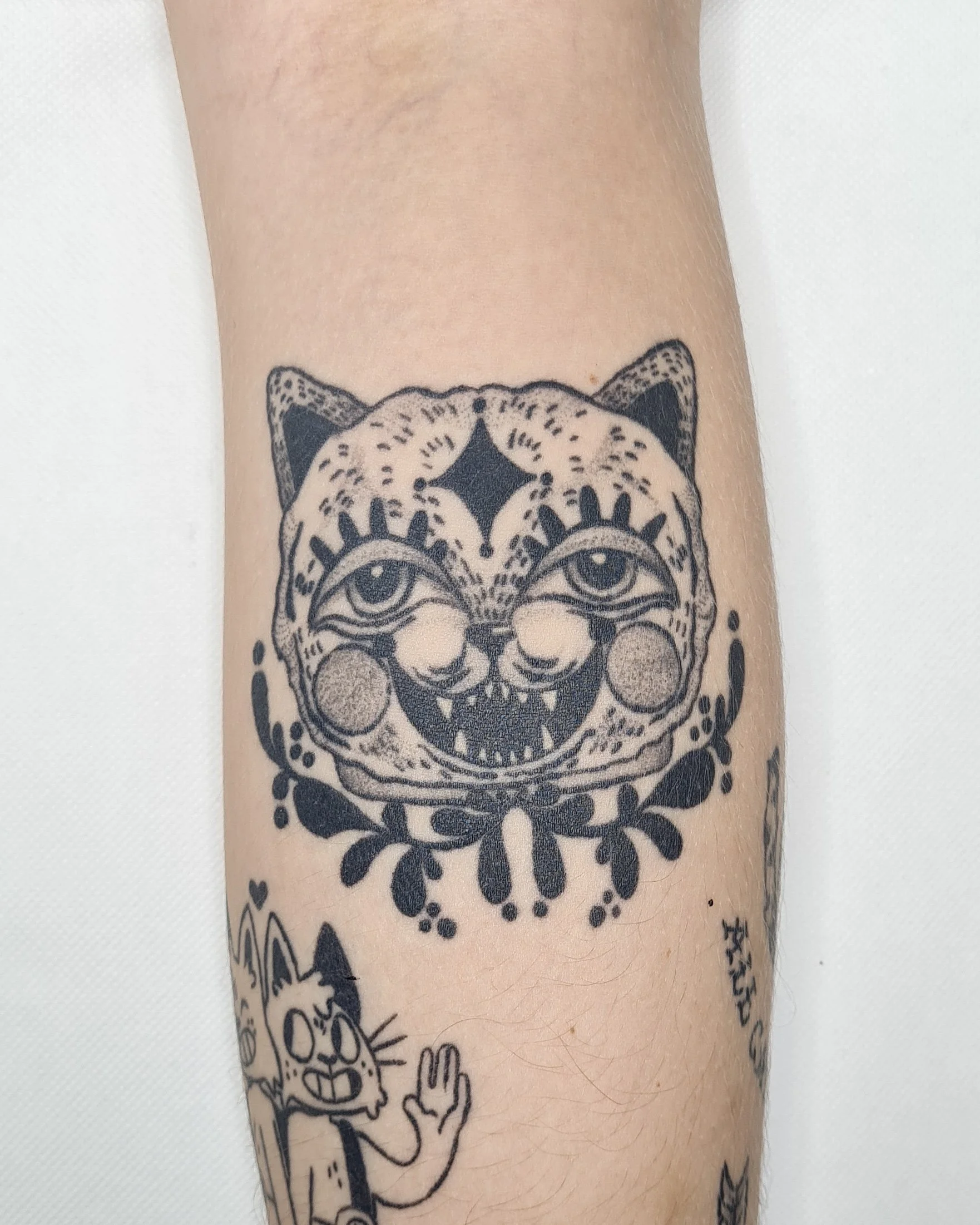 Katzenkopf · Cute· Verheiltes Illustratives Blackwork Tattoo · Healed Work · The Art of Judy · Frankfurt am Main
