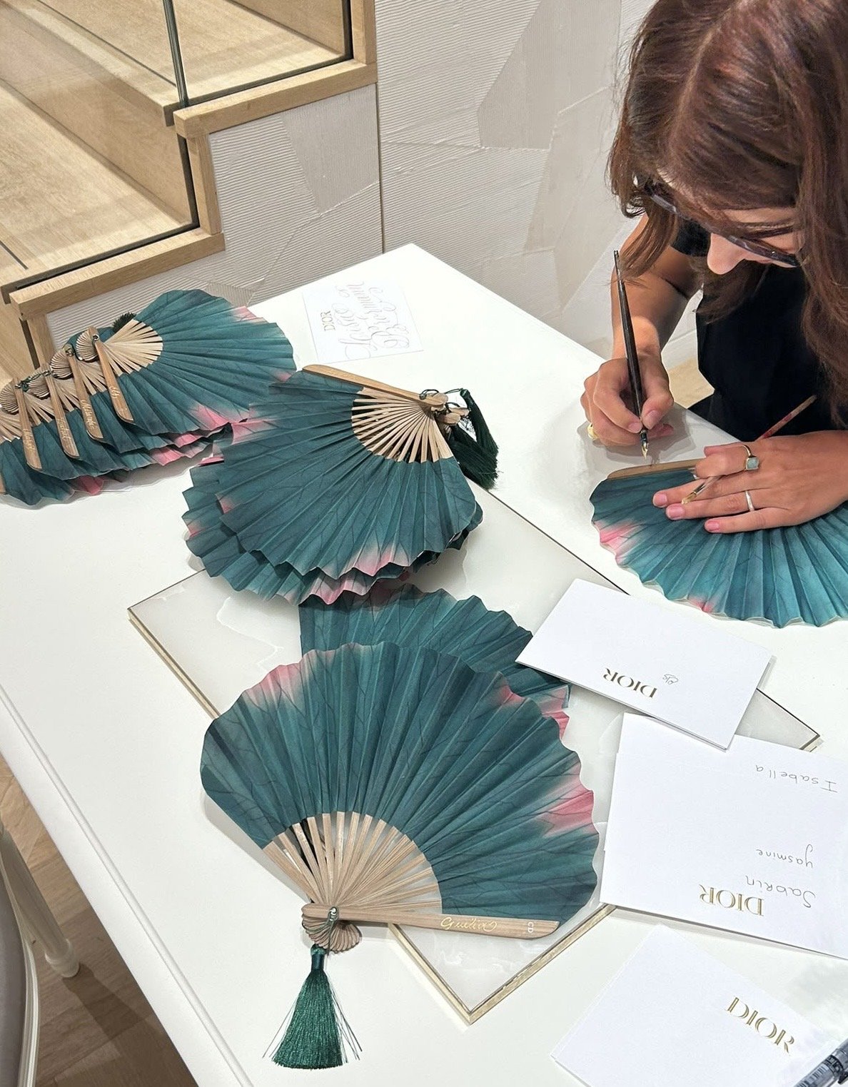 Live calligraphy for personalised luxury brand gifts in Amsterdam