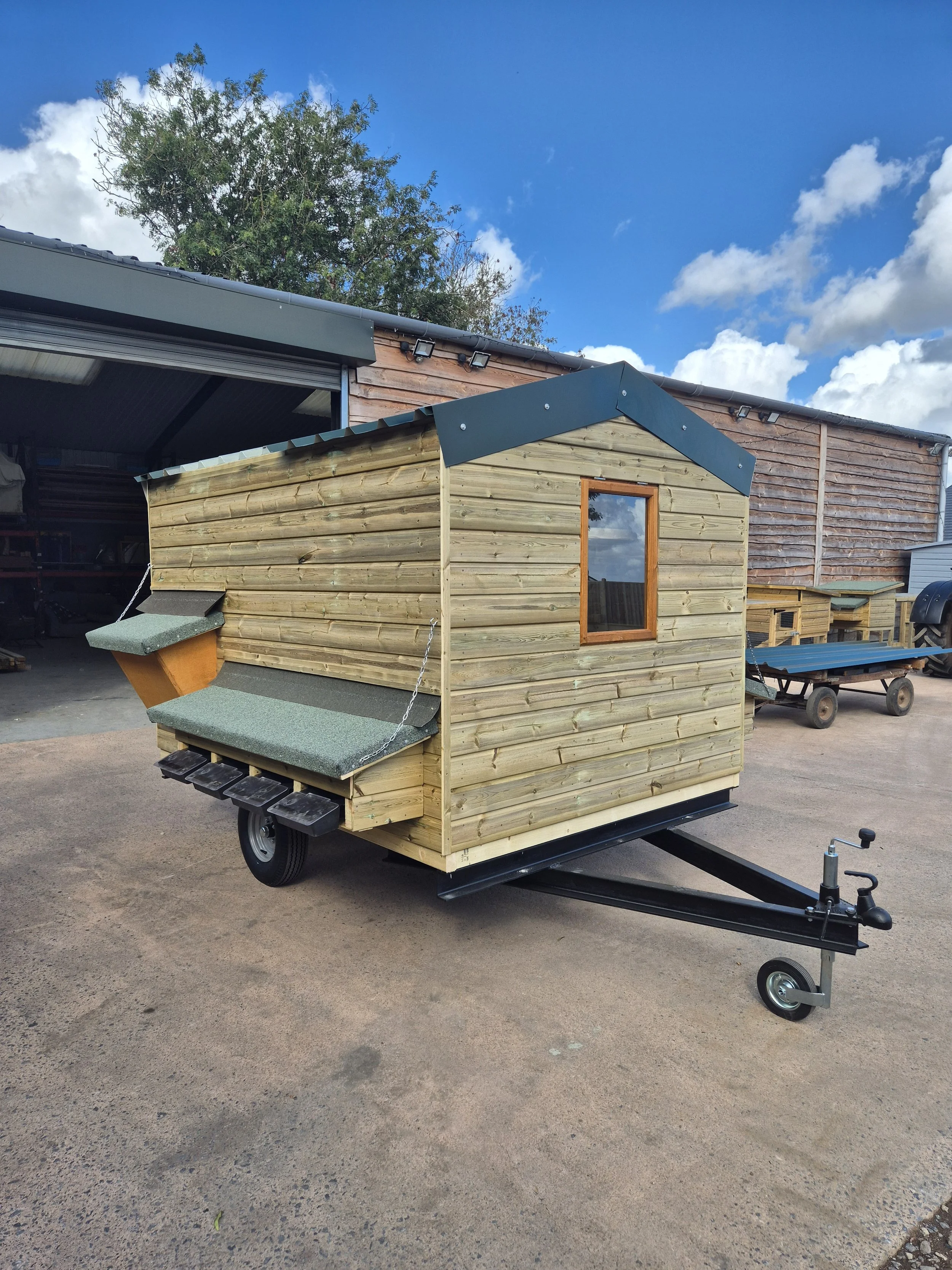 8 x 6ft (45-50 hens)