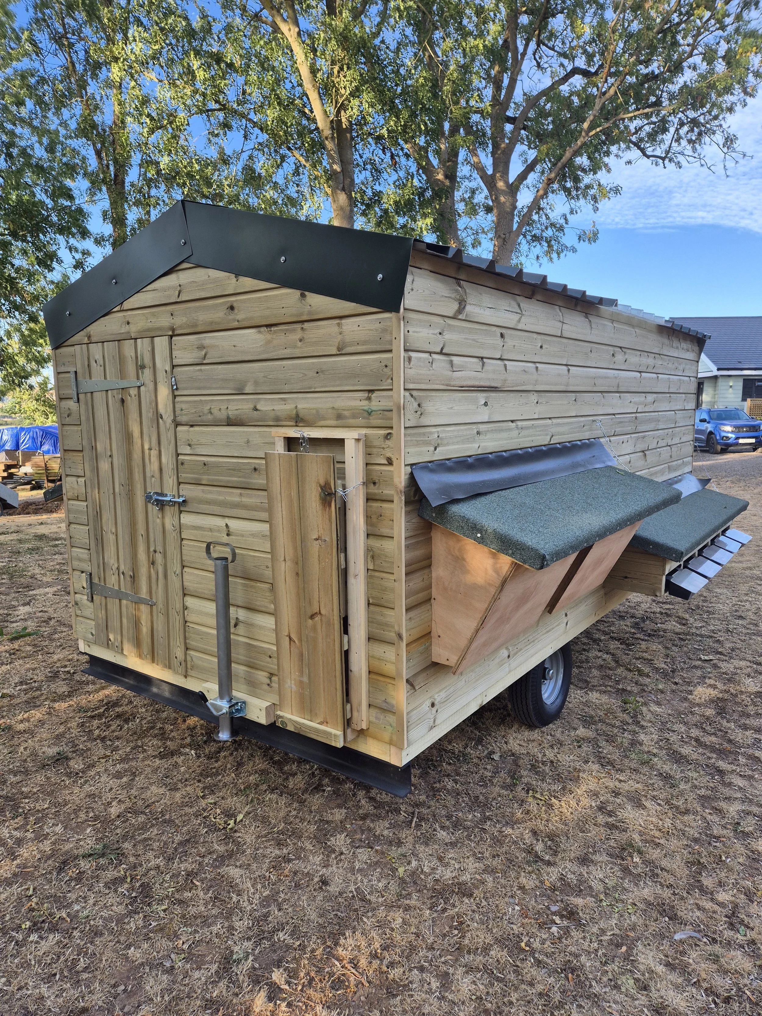 12 x 6ft (70-75 hens)
