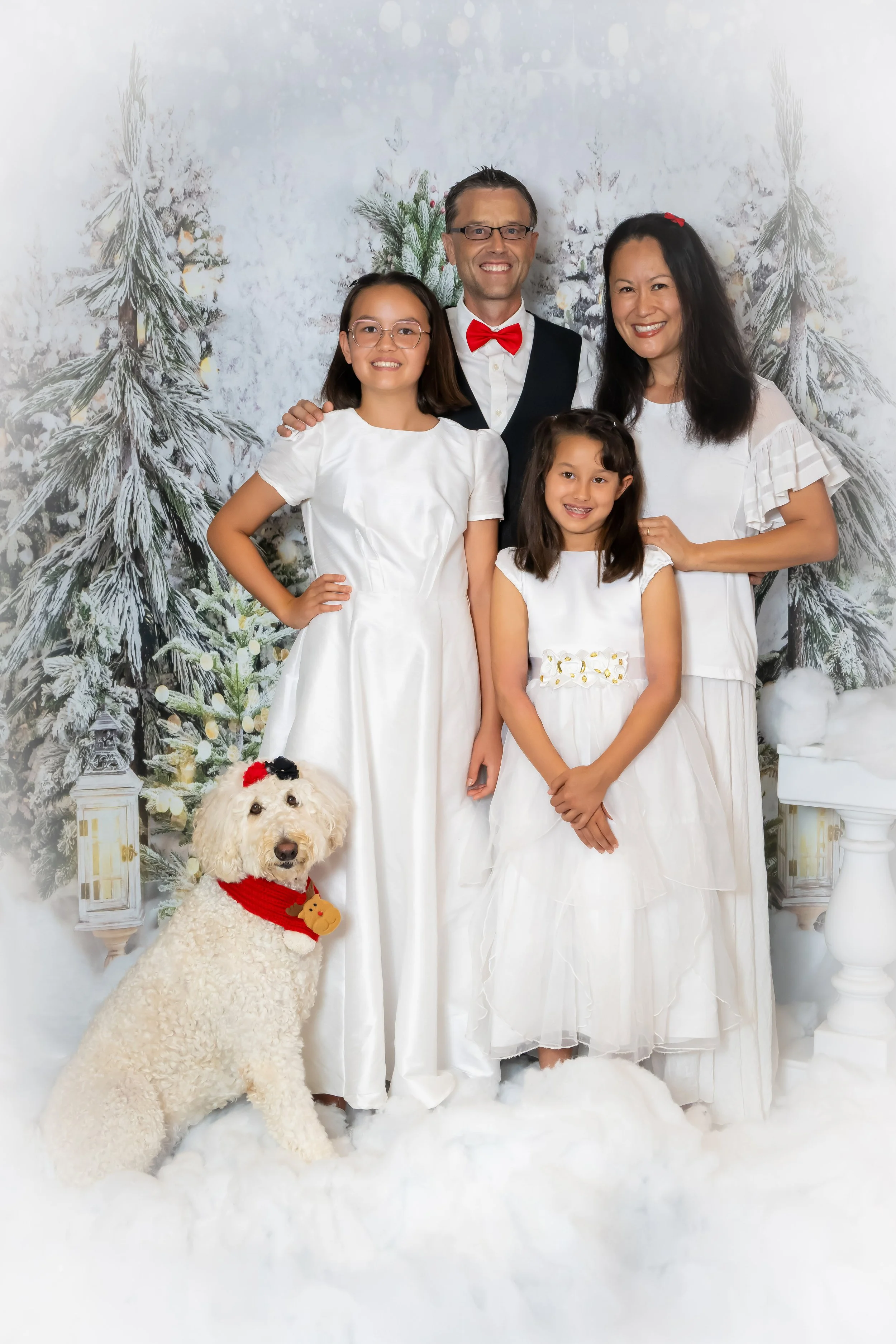 Studio or Outdoor Holiday Portraits in Palm Beach Gardens: Which Is Right for Your Family?