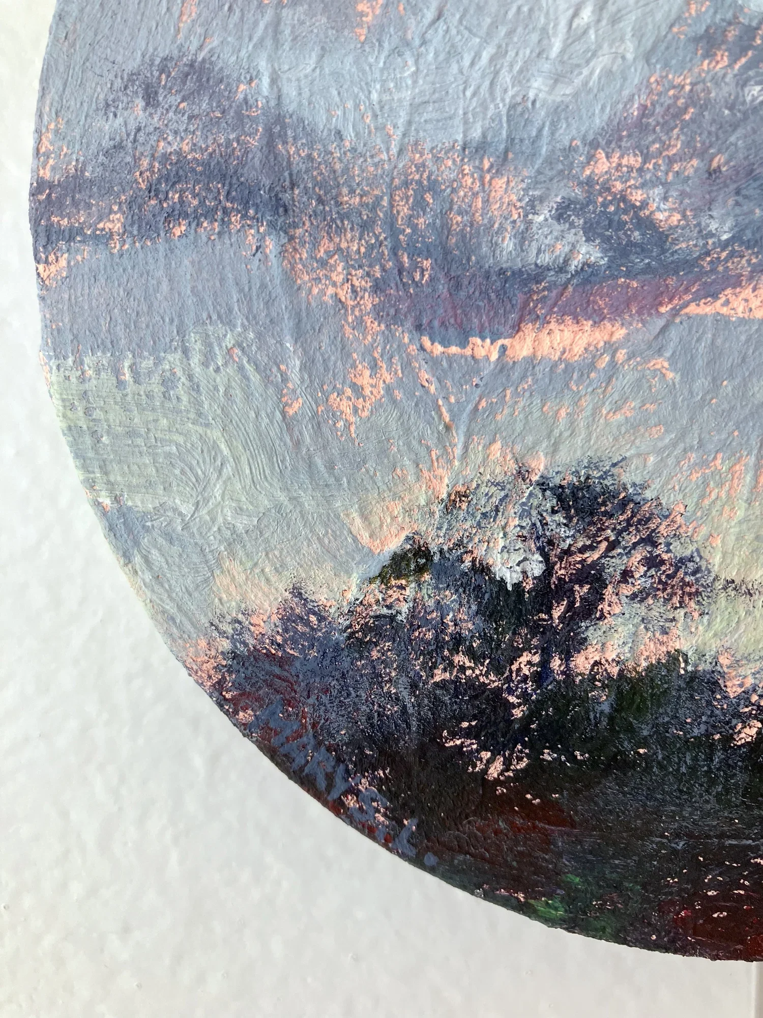 soft-ghost-3.webp