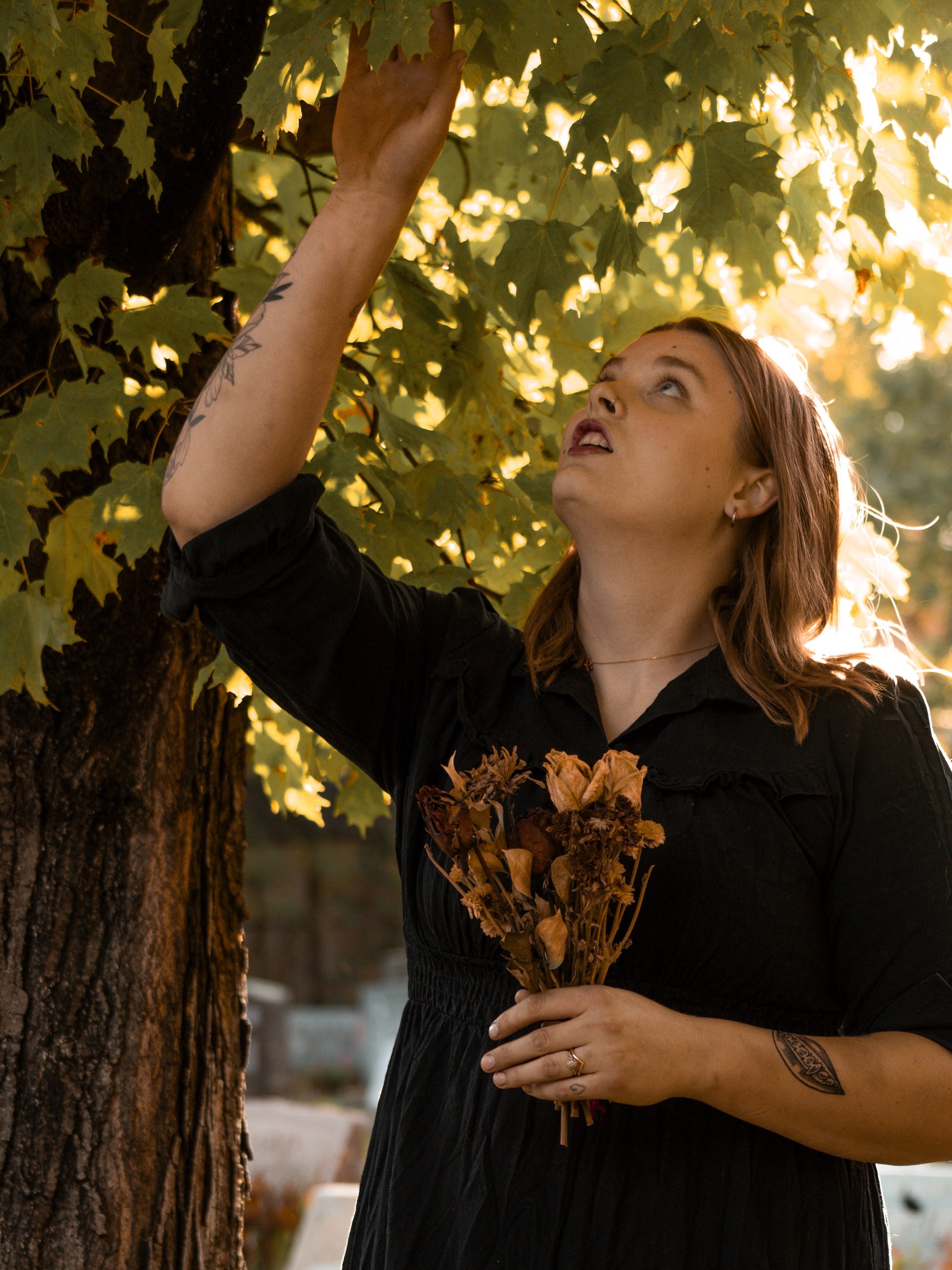 Here&rsquo;s some pics of my favorite person in my favorite season 🖤🍂

Even though I love photographing Allison more than anything, I would love to continue building my portfolio with some other folks! 

Whether it&rsquo;s individual portraits, cou