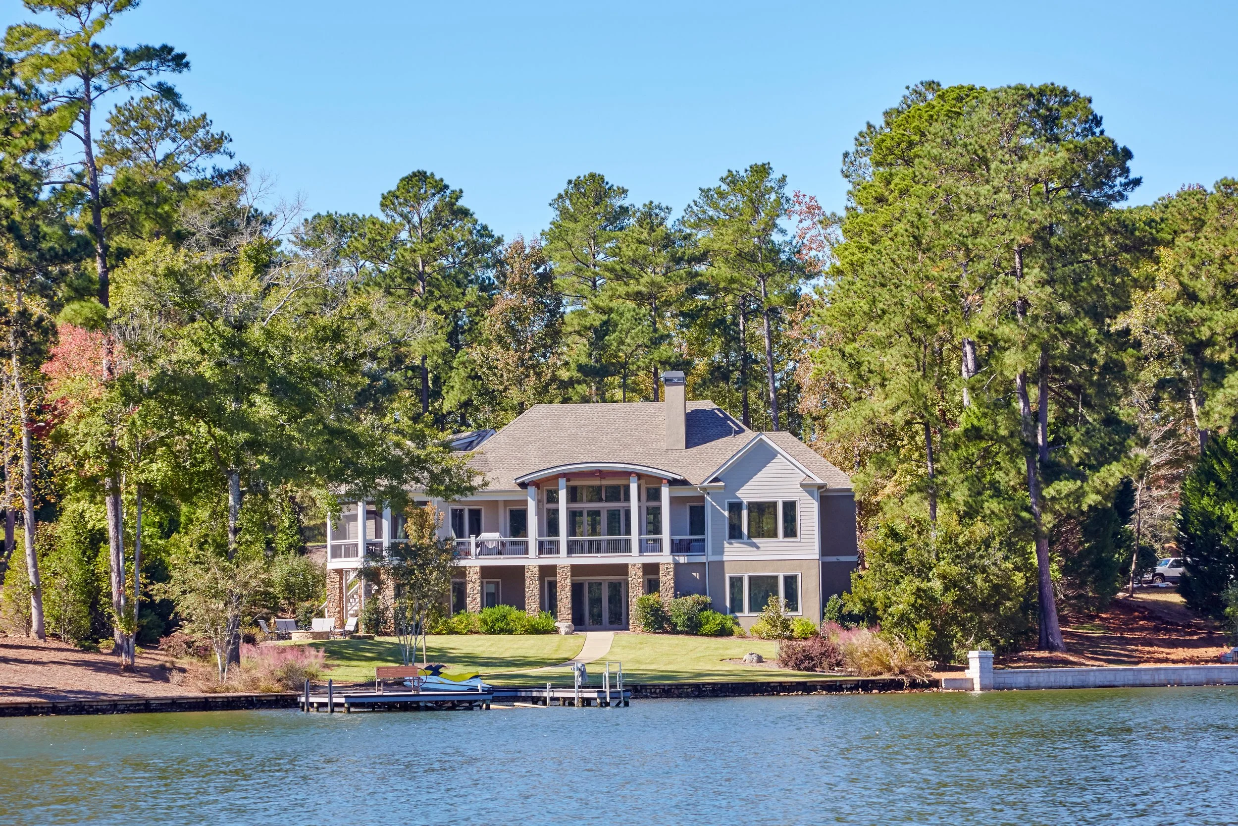 Lake house with outdoor living space in Northwest Louisiana