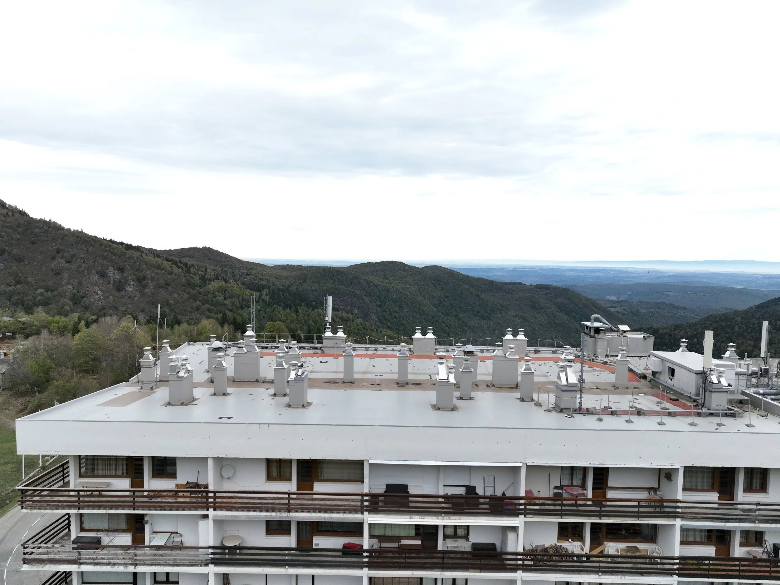 PHOTO FAÇADE SUD ET TOITURE LE CRISTAL DRONE31.JPG