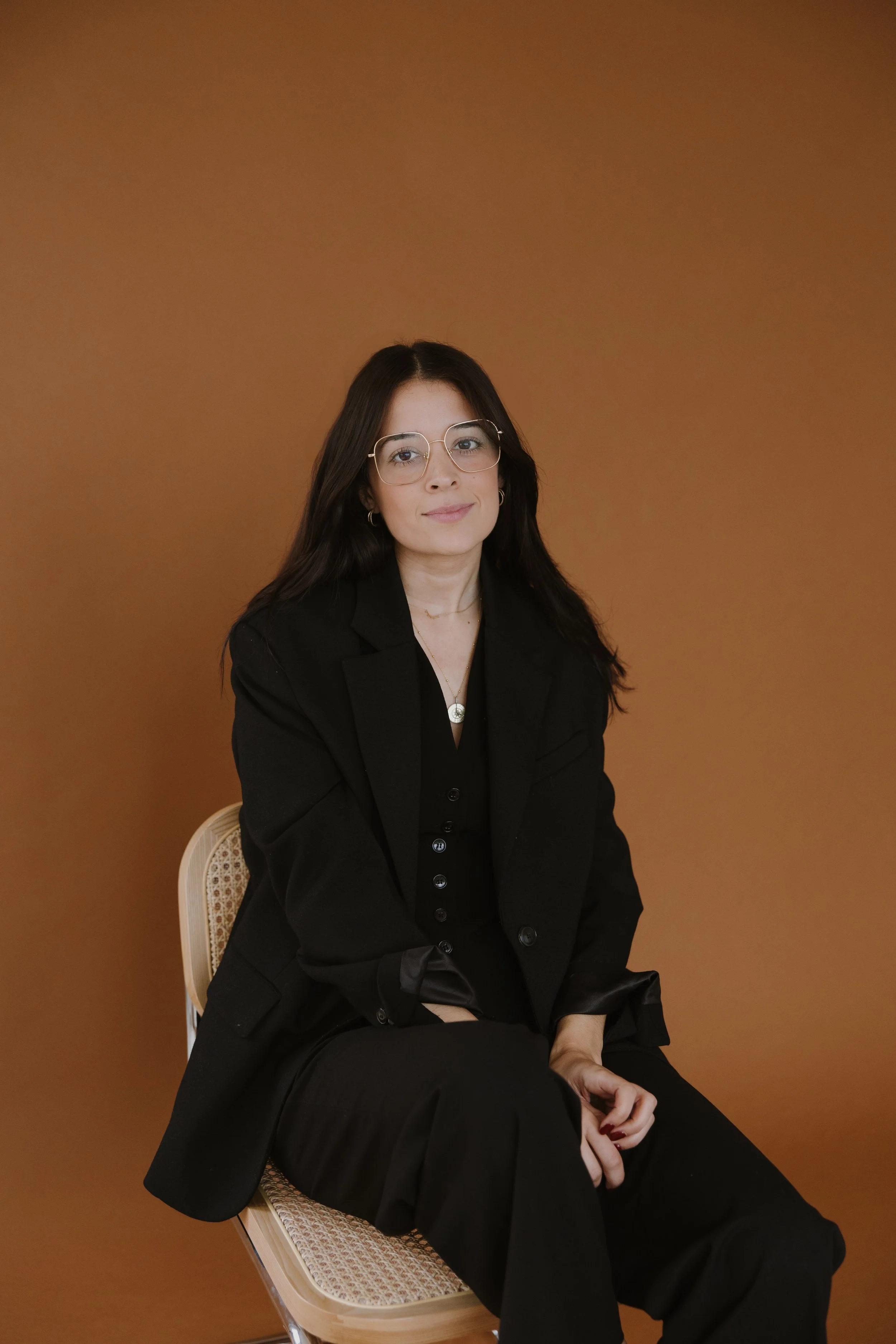 Lola, consultora de branding y comunicación digital, en sesión de trabajo.