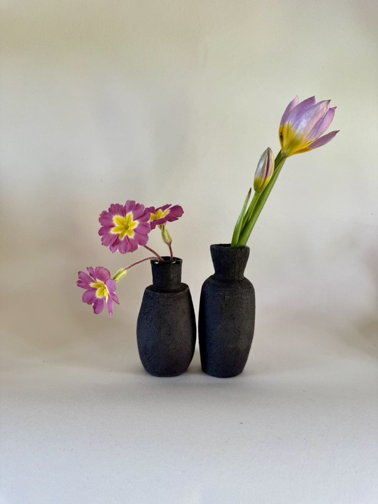 Tiny black bud vase I