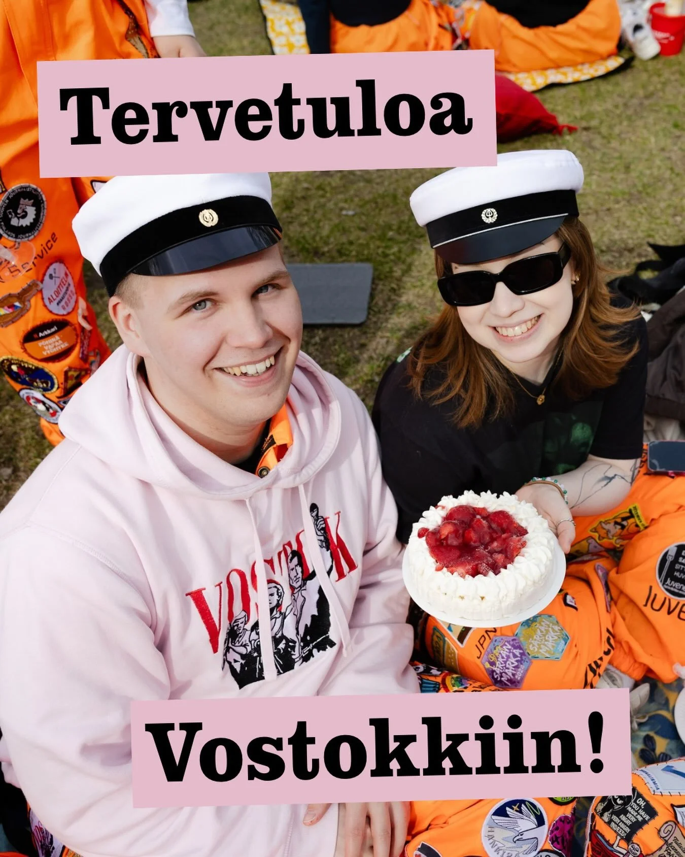 Tervehdys uusi fuksi!🧡

Suuret onnittelut uudesta opiskelupaikasta ja l&auml;mpim&auml;sti tervetuloa Tampereen yliopistoon!✨

Tuutorit ottavat teid&auml;t elokuussa l&auml;mm&ouml;ll&auml; vastaan, mutta t&auml;ss&auml; muutama vinkki ennen sit&aum