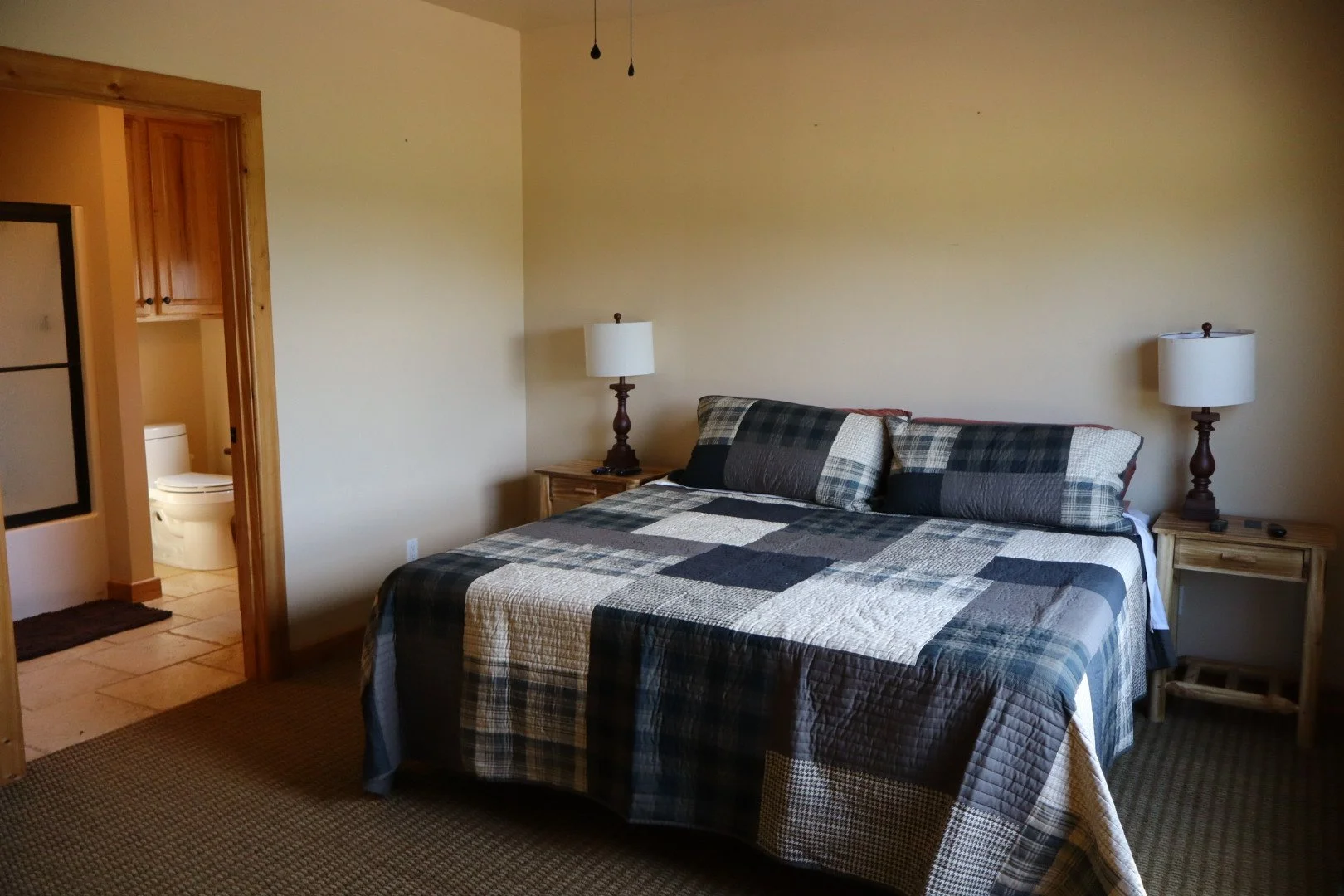The Lodge Downstairs Right Bedrood