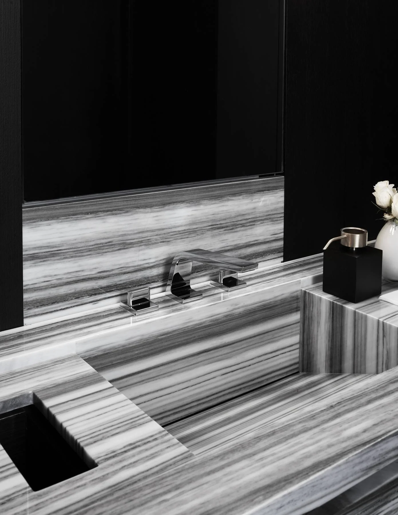 Bathroom vanity in banded marble with integrated basin