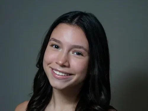 arabella+benavides+headshot.webp