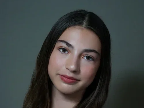 Vivian+Hans+headshot.webp
