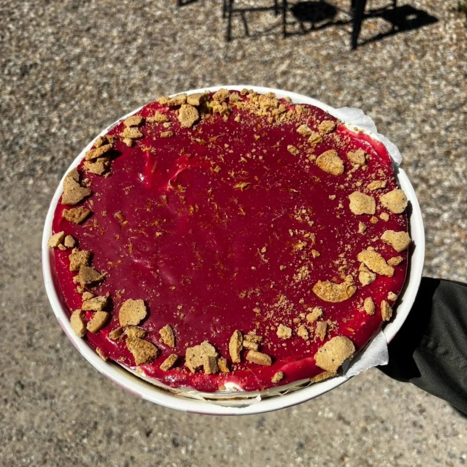 Cheesecake entier coquelicot, citron et fruits rouges