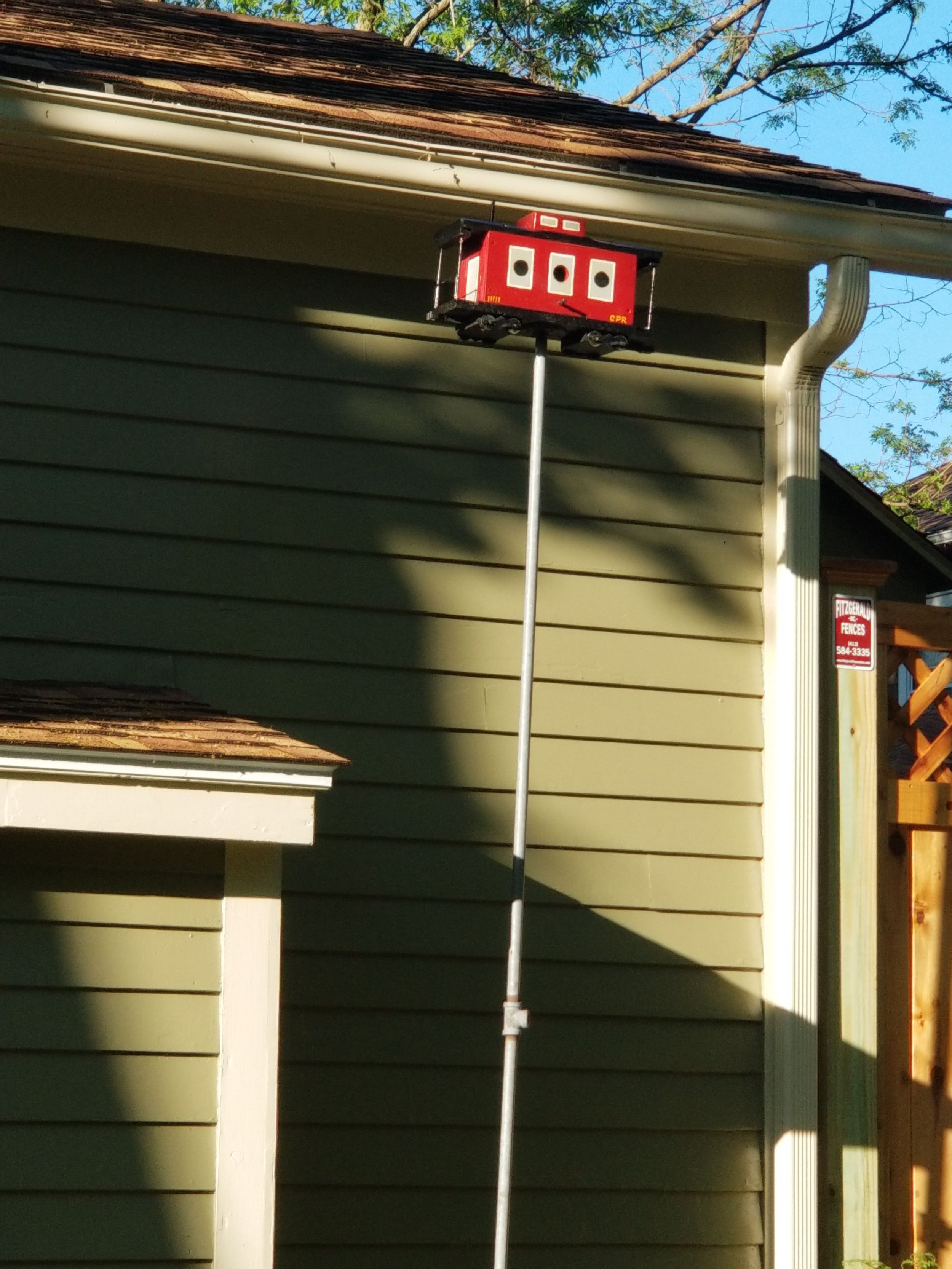 Caboose birdhouse.jpg