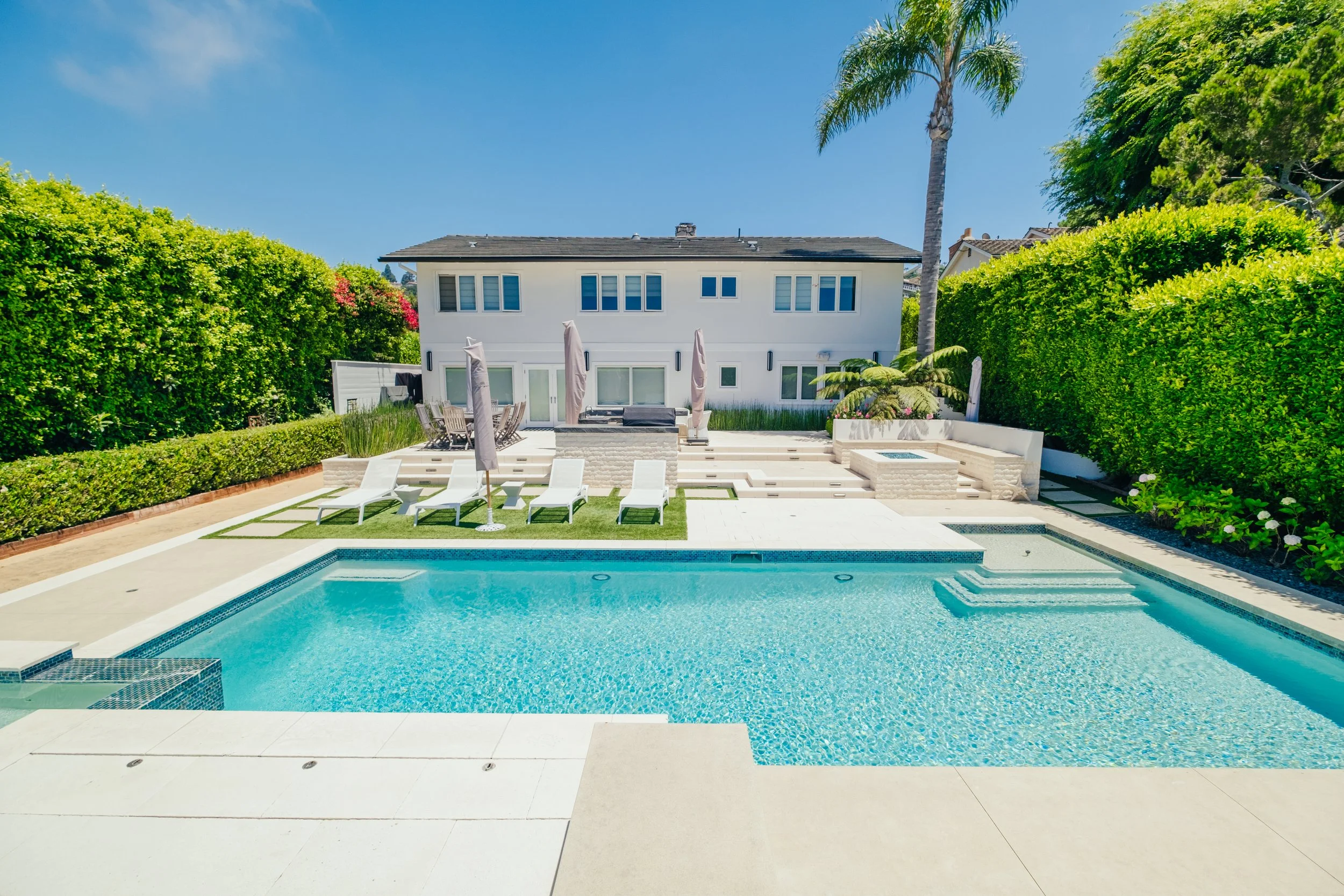 Luxury backyard pool and outdoor living space built by Rosewood Landscape in Rancho Palos Verdes, California