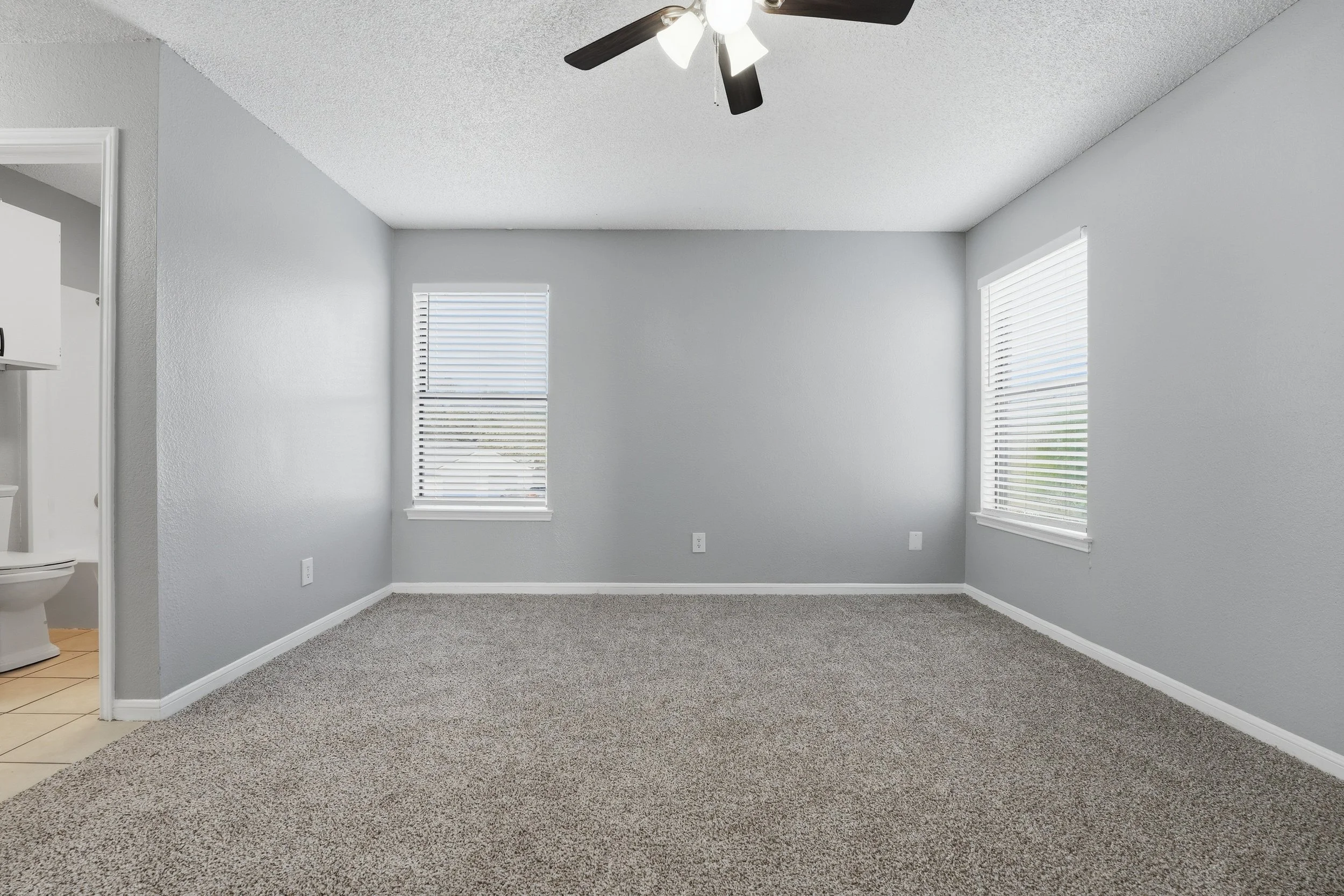 09_3707_Buffalo_Springs_Trail_Georgetown_TX_78628-Living_room-DSC00360.jpg