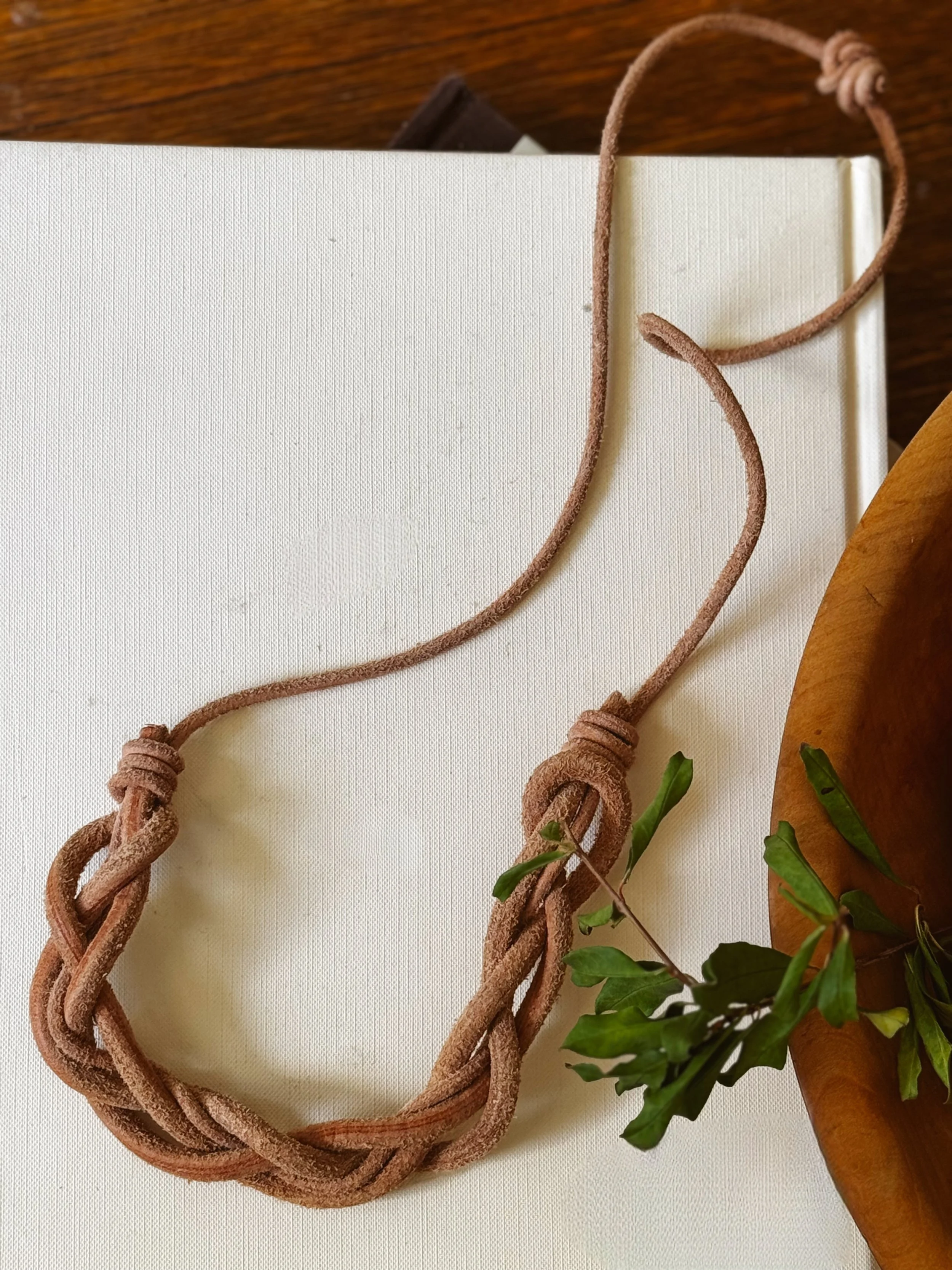 Knotted necklace
