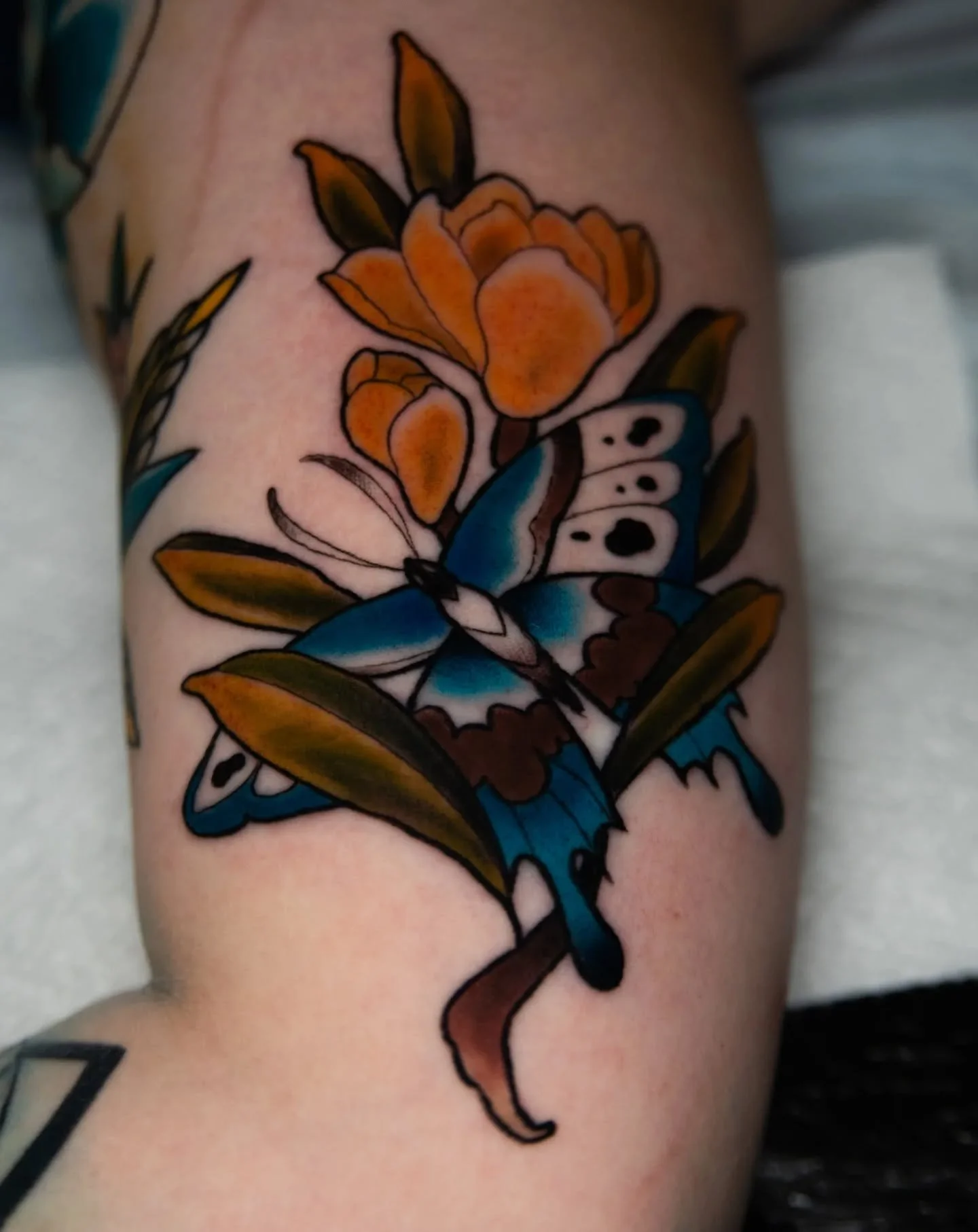Butterfly flash for Mrs. Avery 🦋 thank you for continued trust, and the thoughtful gifts 😭💙 

Lines, and black are healed, color is fresh 🧚&zwj;♀️
Studio lighting + natural lighting (-:

Been really lucky to do a lot of flash lately, thank you to