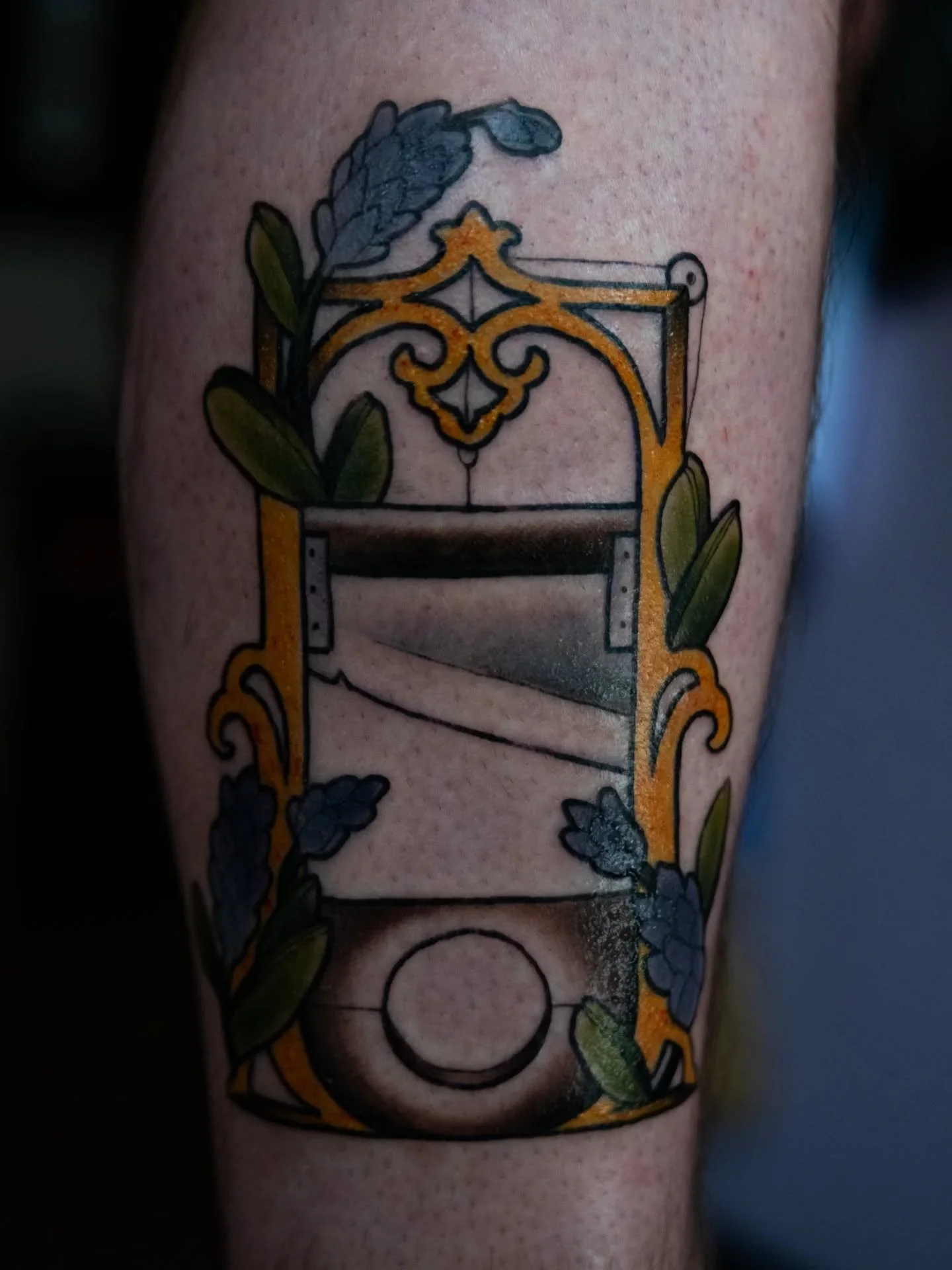 The state of the world got me feeling.... Romantical 🫶 
Thank you Kayl for snagging some flash 🥖🩸 

Most things are worth doing with your own hands. Like sending a dm for a tattoo, or by giving em a good ol French press 🧚&zwj;♀️ 
 
I have a coupl