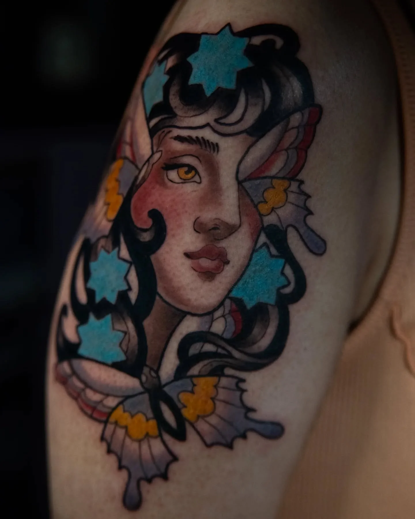 Modified flash for Amy 🦋 thank you for traveling so far to see me 😭💙

Always down to change flash up to better fit your wants, sometimes it's cool to be inspired by something predrawn for something a little custom. Or change around the colors a li