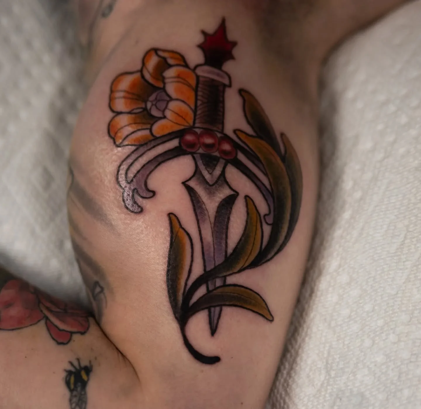 Thank you so much Kayl for snagging some flash!! 🗡️❤️&zwj;🔥 

Off my medieval sheet posted in highlights, I'd love to do more!! Anything I can do a lil more neo Ill give you a lil sum sum off 🕵️&zwj;♀️ 

dm to book, or write on a scroll, stab it w